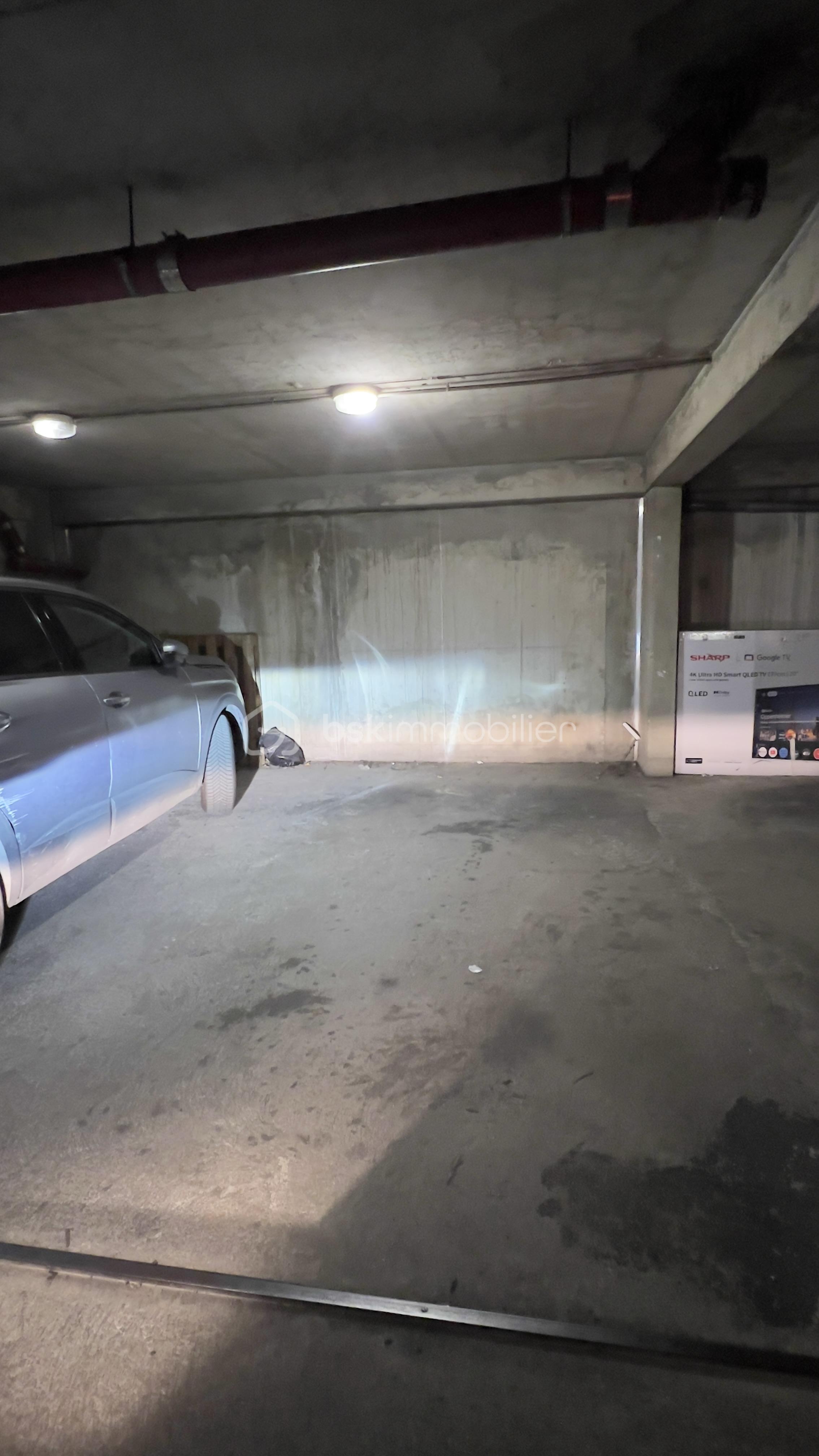 PLACE PARKING.jpg