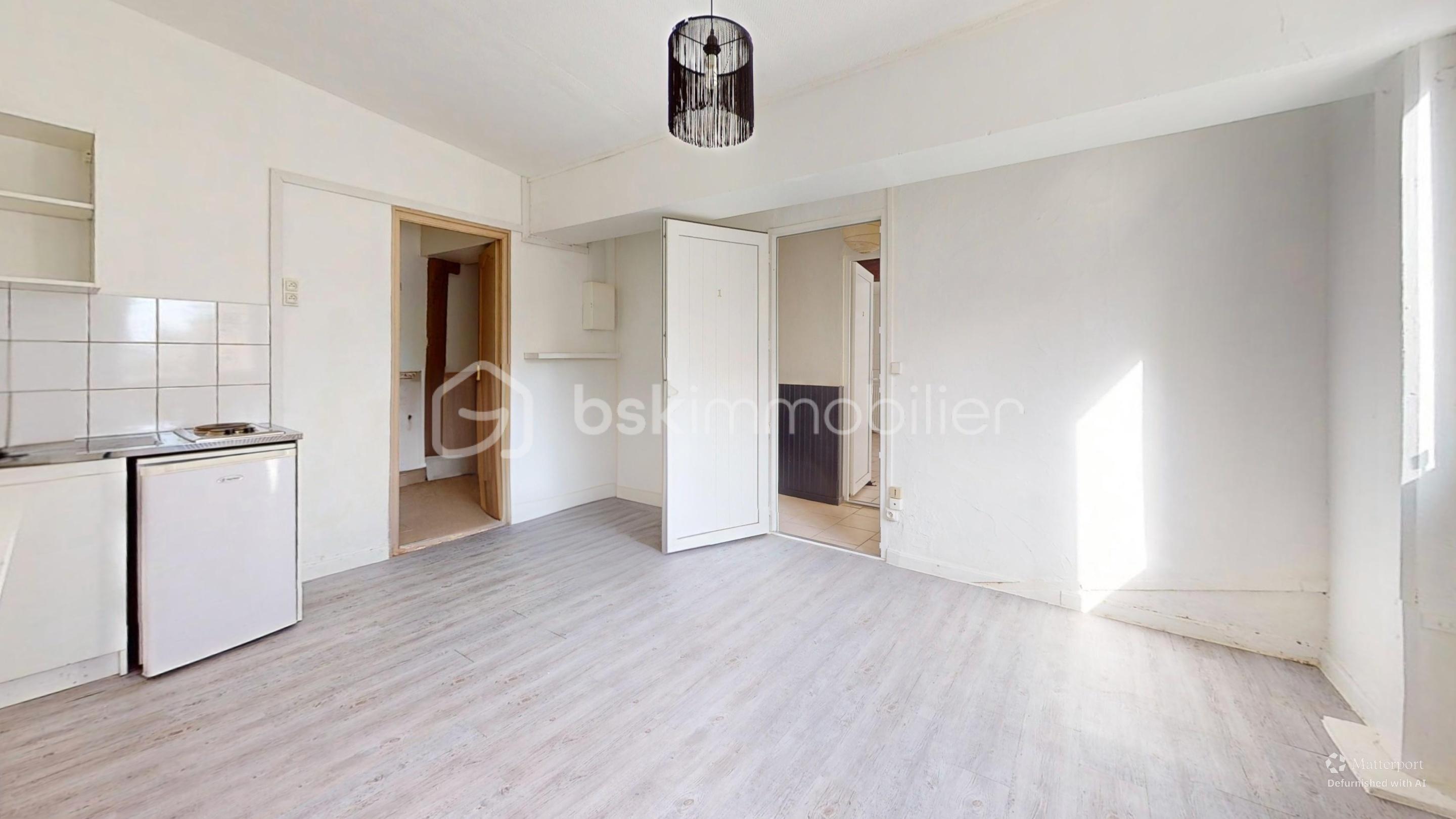 Maison de 150 m² - Immeuble-Bedroom-Defurnished 1.jpg