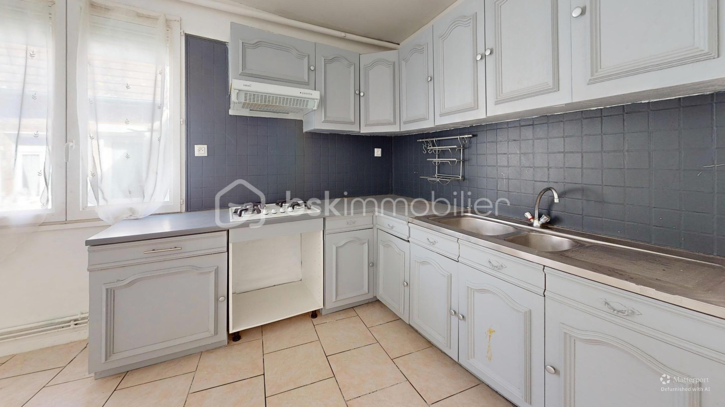 Maison de 150 m² - Immeuble-Kitchen-Defurnished.jpg