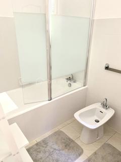 21-SALLE DE BAIN Petite.png