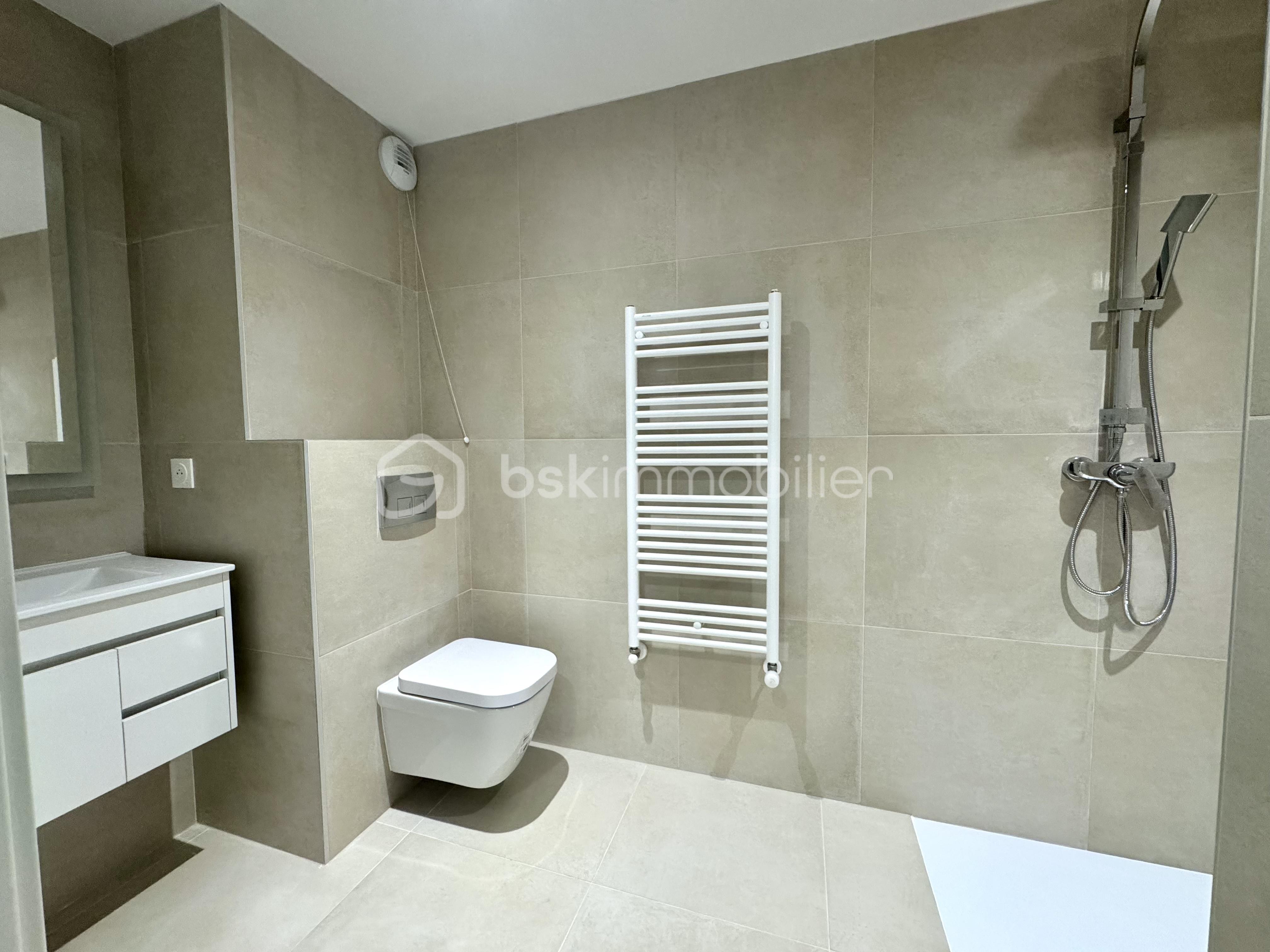 Appartement de 90,40 m² - Salle d'eau 1.jpg