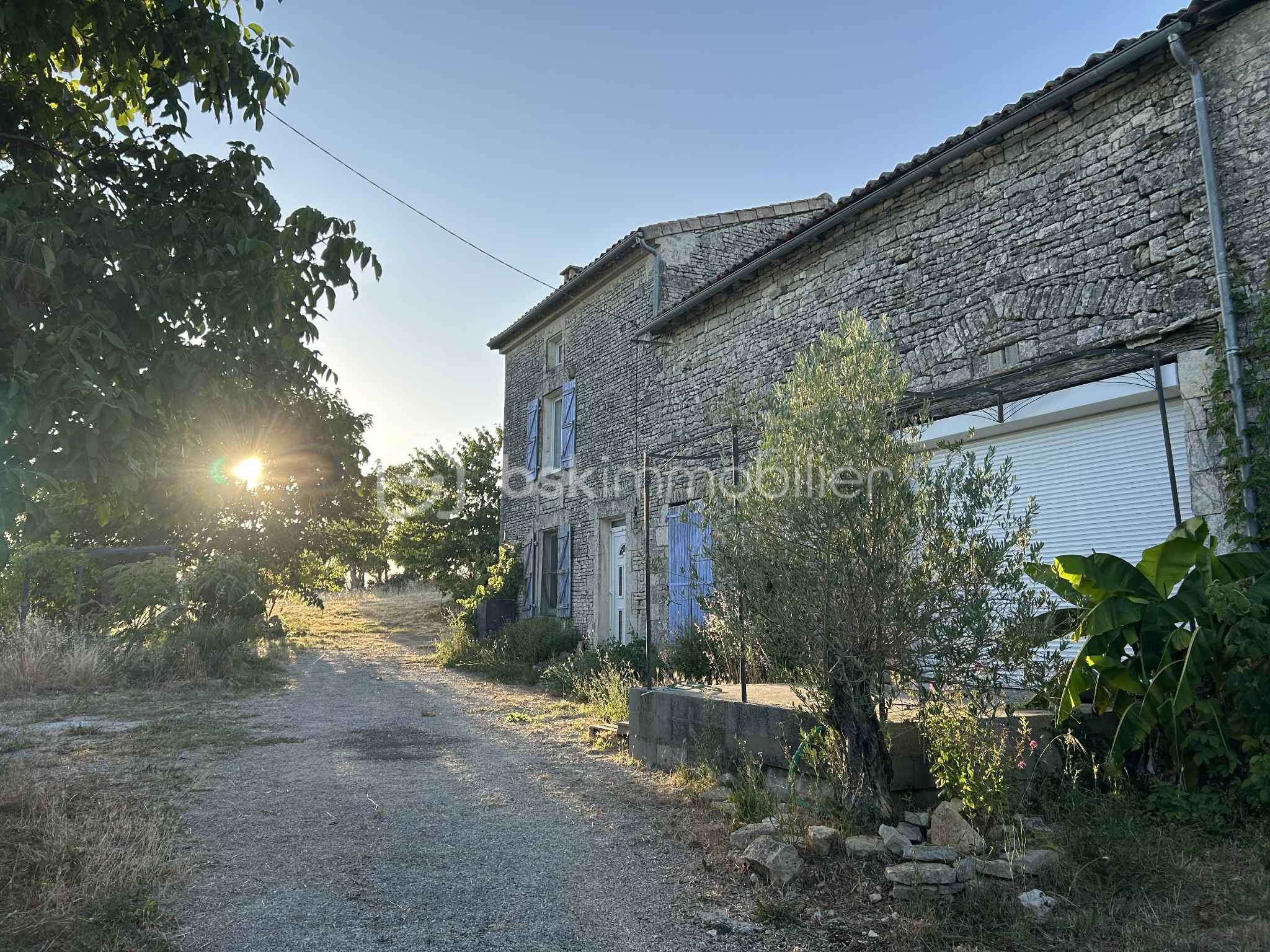 Maison charentaise de 98 m² - att.Mp-A-zplrIeUSj-6KjEHj7ZDjFMl-xKllvZppKrcsBs.JPG