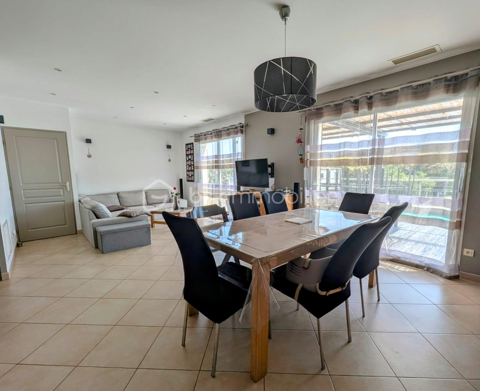 Maison traditionnelle de 114 m² - IMG-20250704-WA0024.jpg