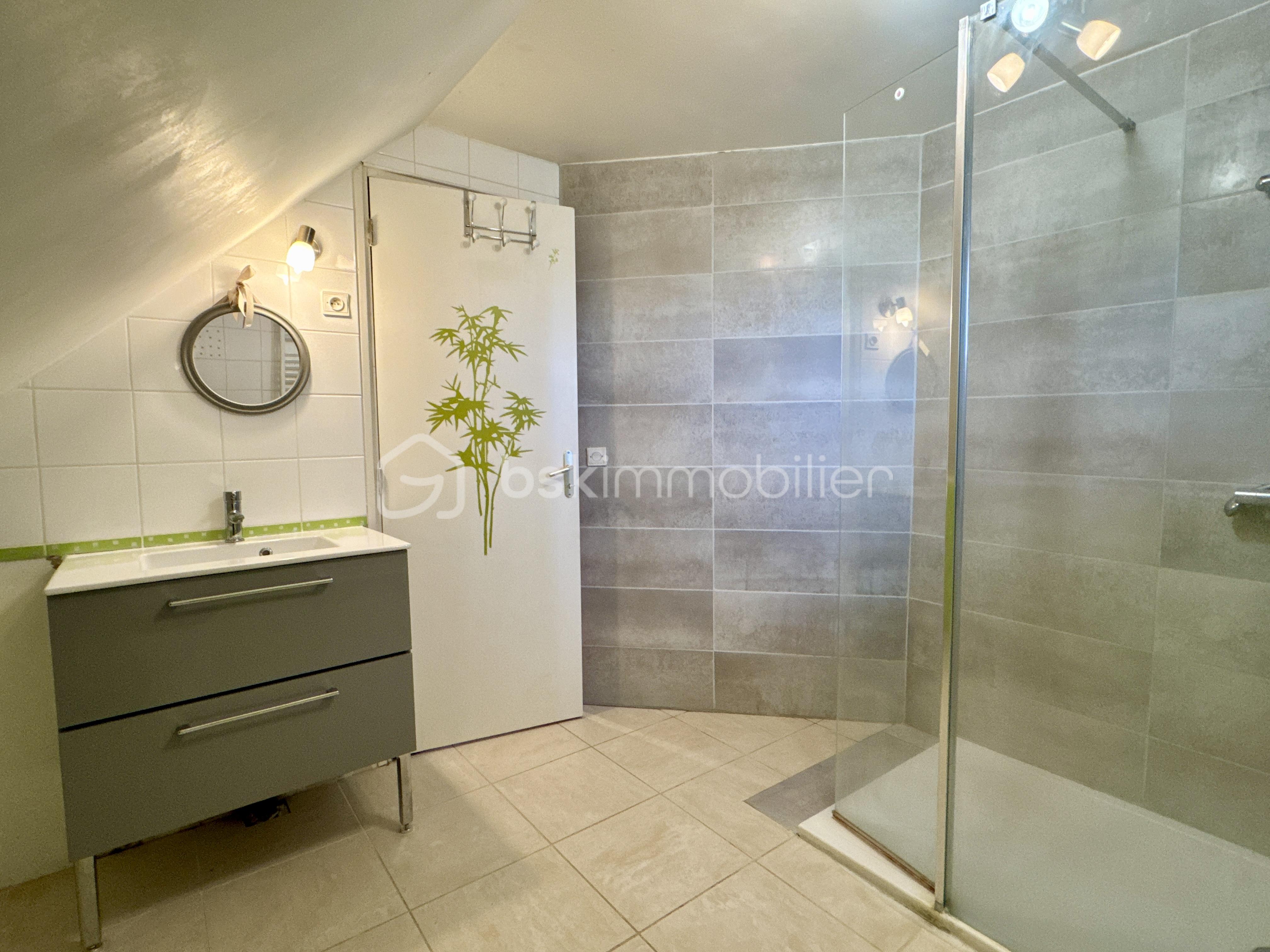 Maison longere de 193 m² - salle d'eau.jpg