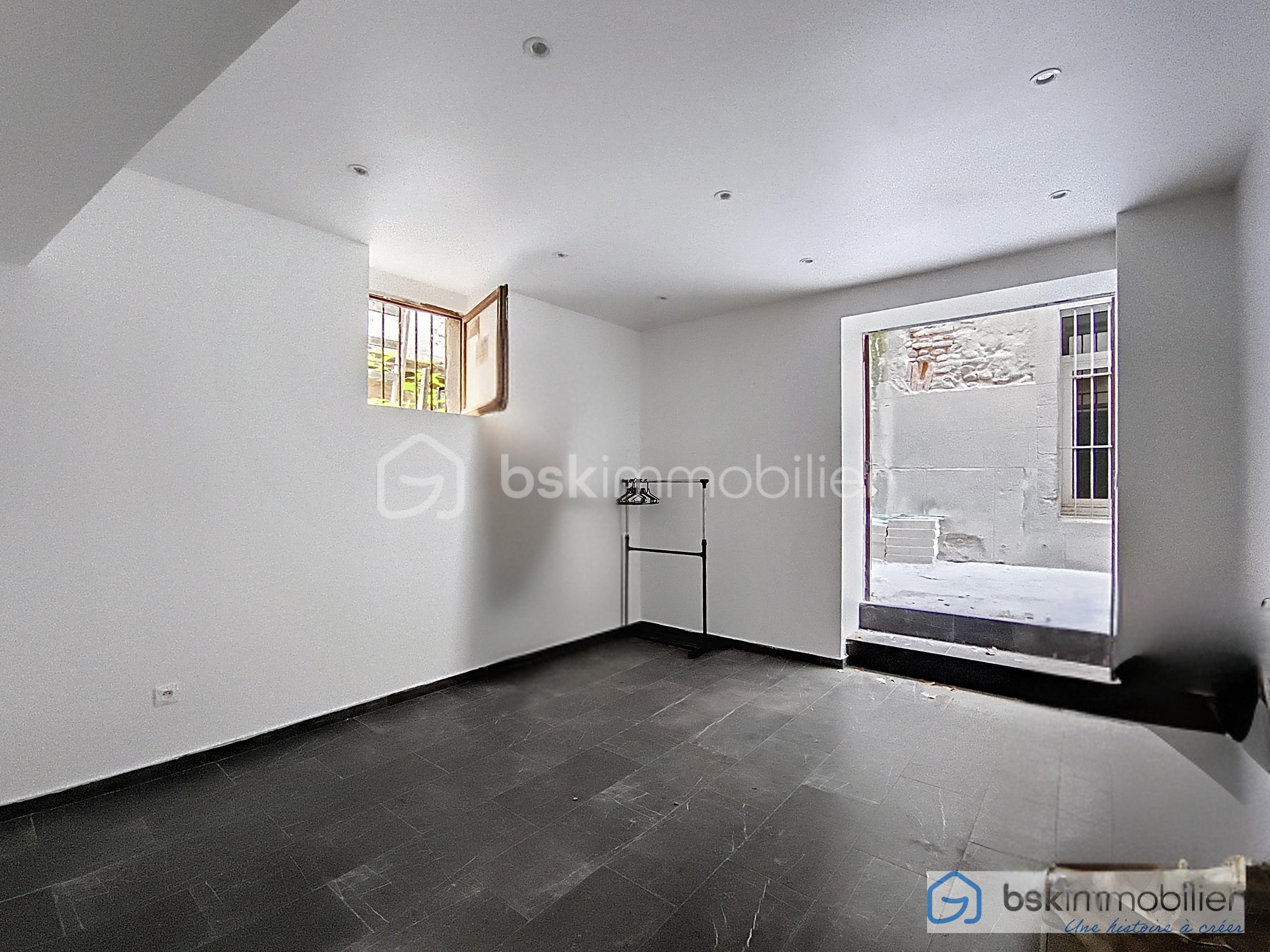 Immeuble de 211 m² - pièce du bas (1).jpg