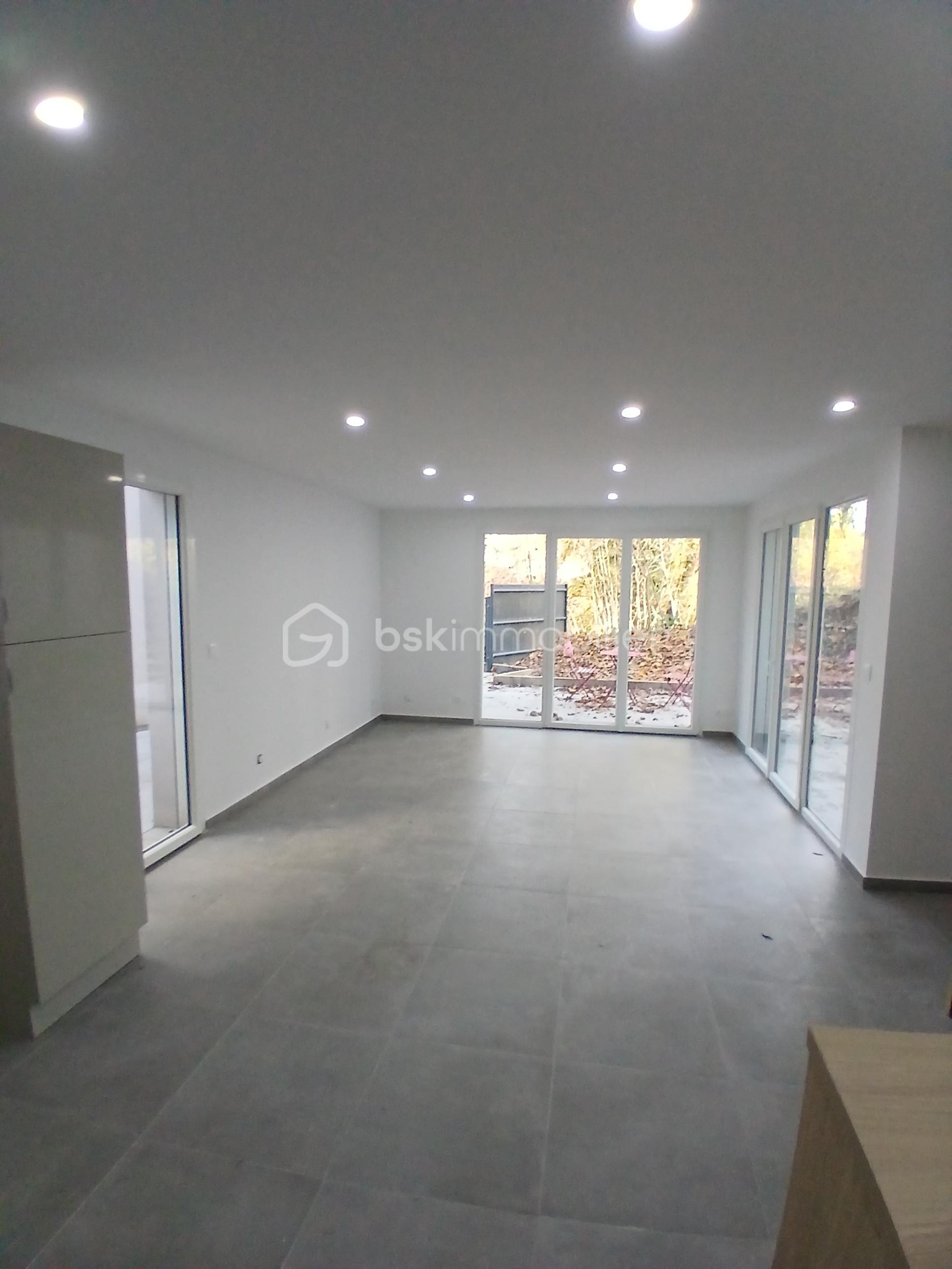 Appartement de 61 m² - REZ DE JARDIN TILLEROYES 110.jpg