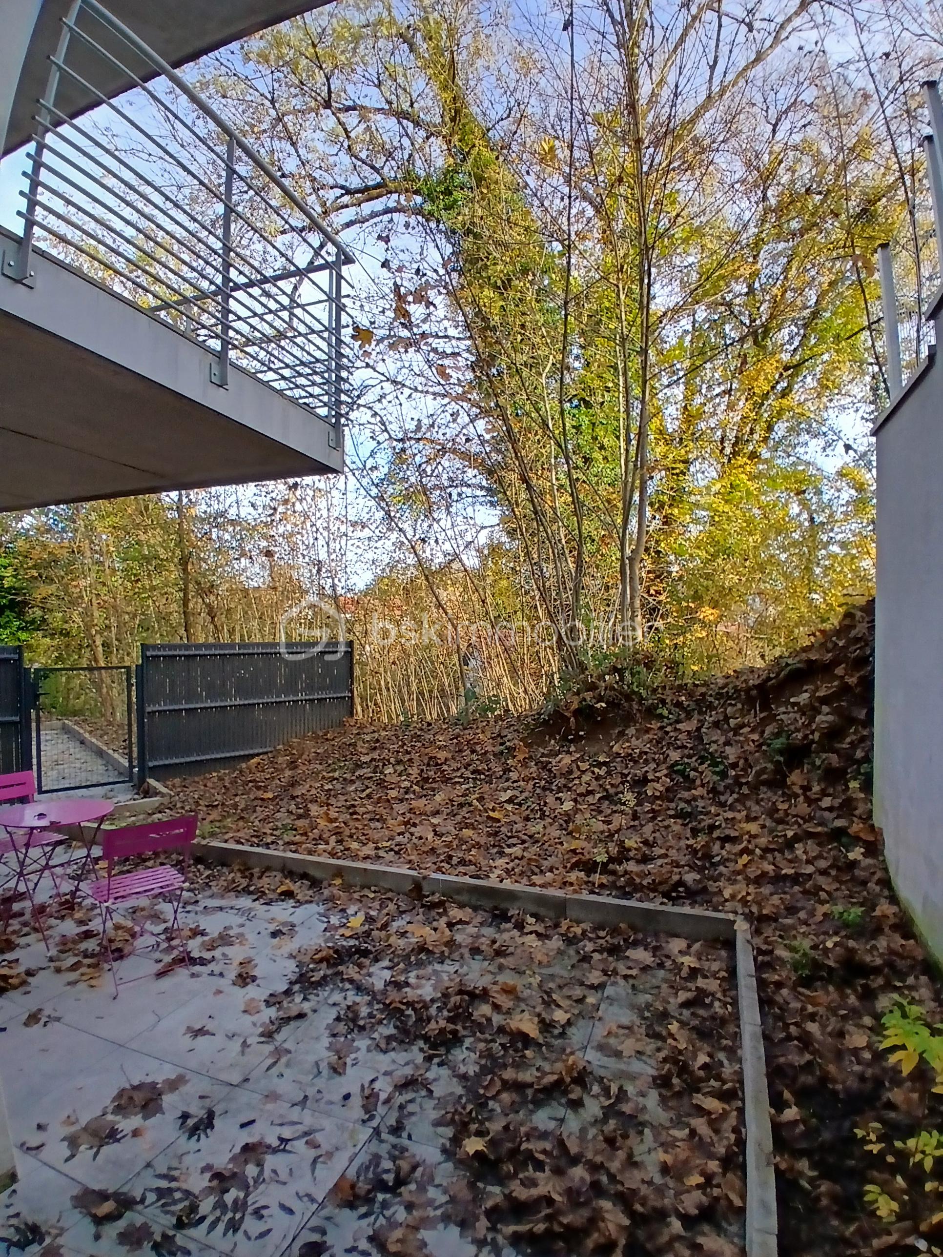 Appartement de 61 m² - REZ DE JARDIN TILLEROYES 113.jpg