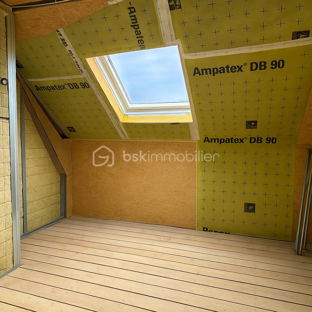 Maison ancienne de 135 m² - Salle de bain vidée.png