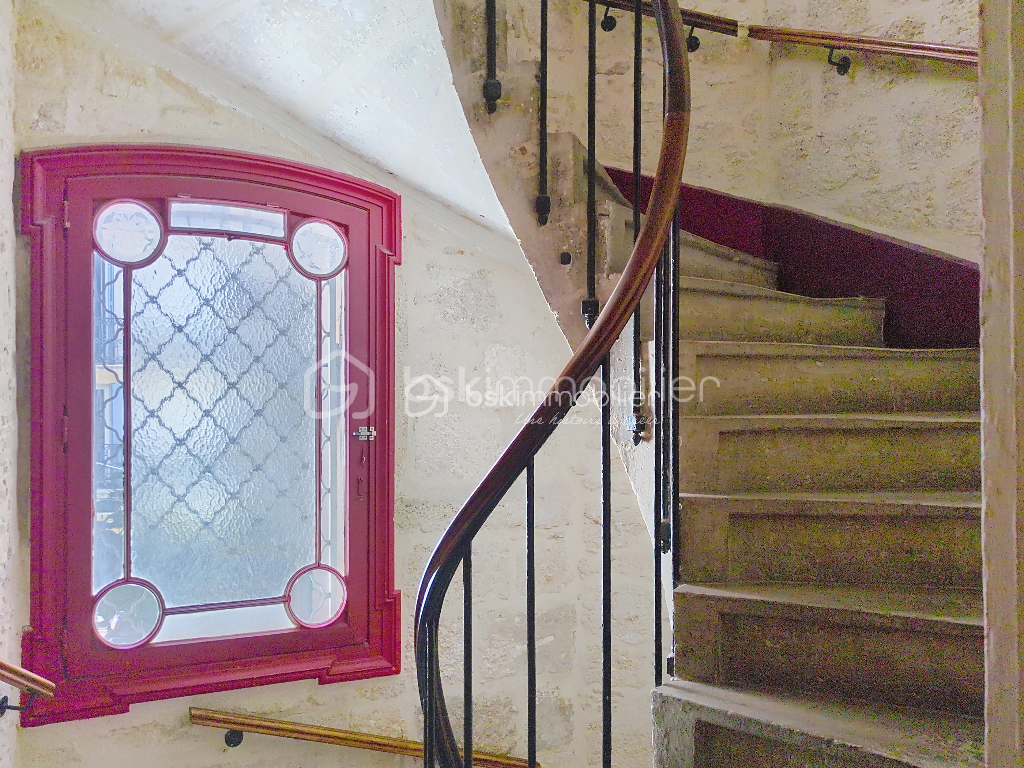 Appartement de 154,82 m² - cage d'escalier.jpg