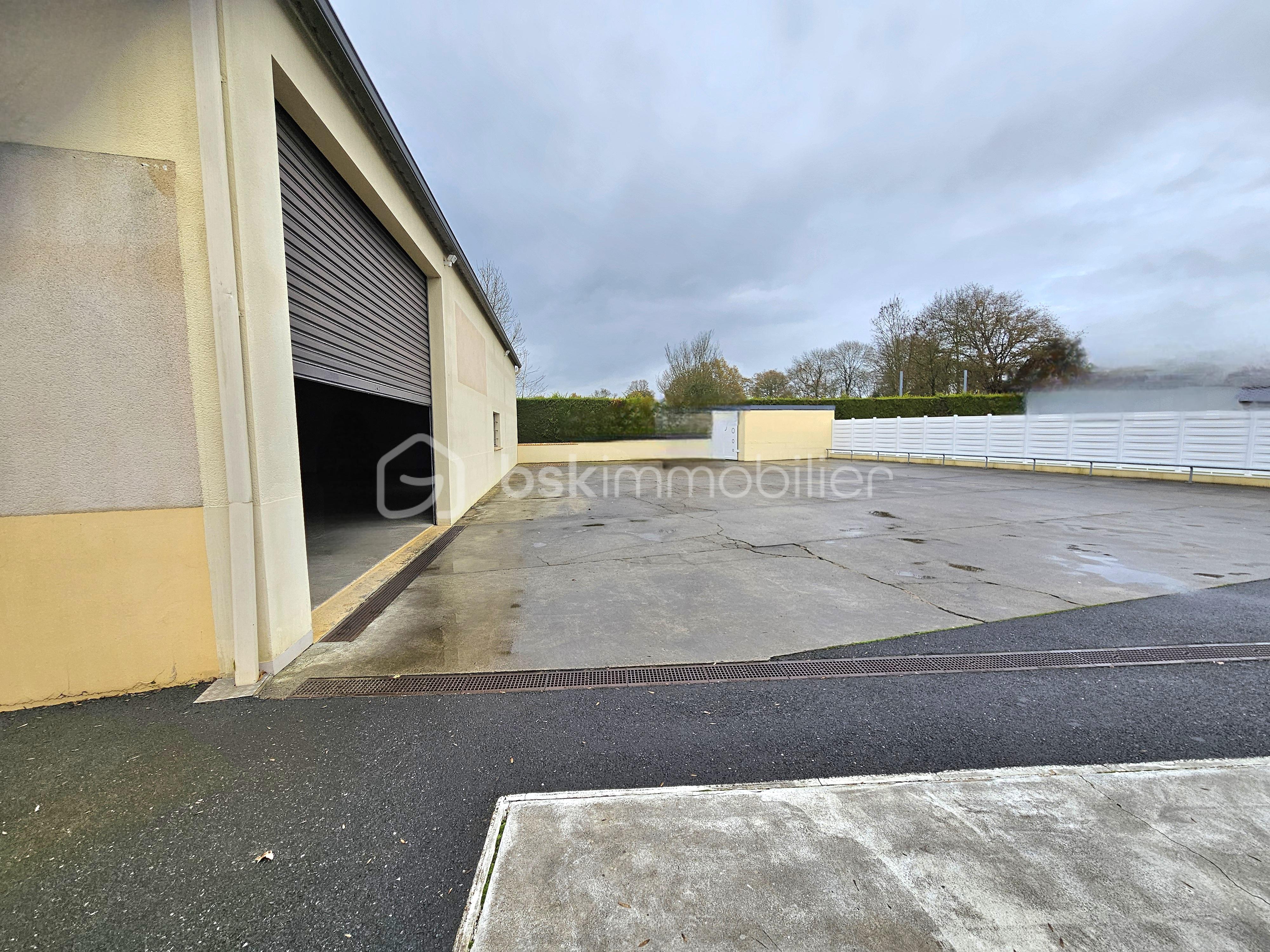 Local commercial de 300 m² - facade garage saffre.jpg