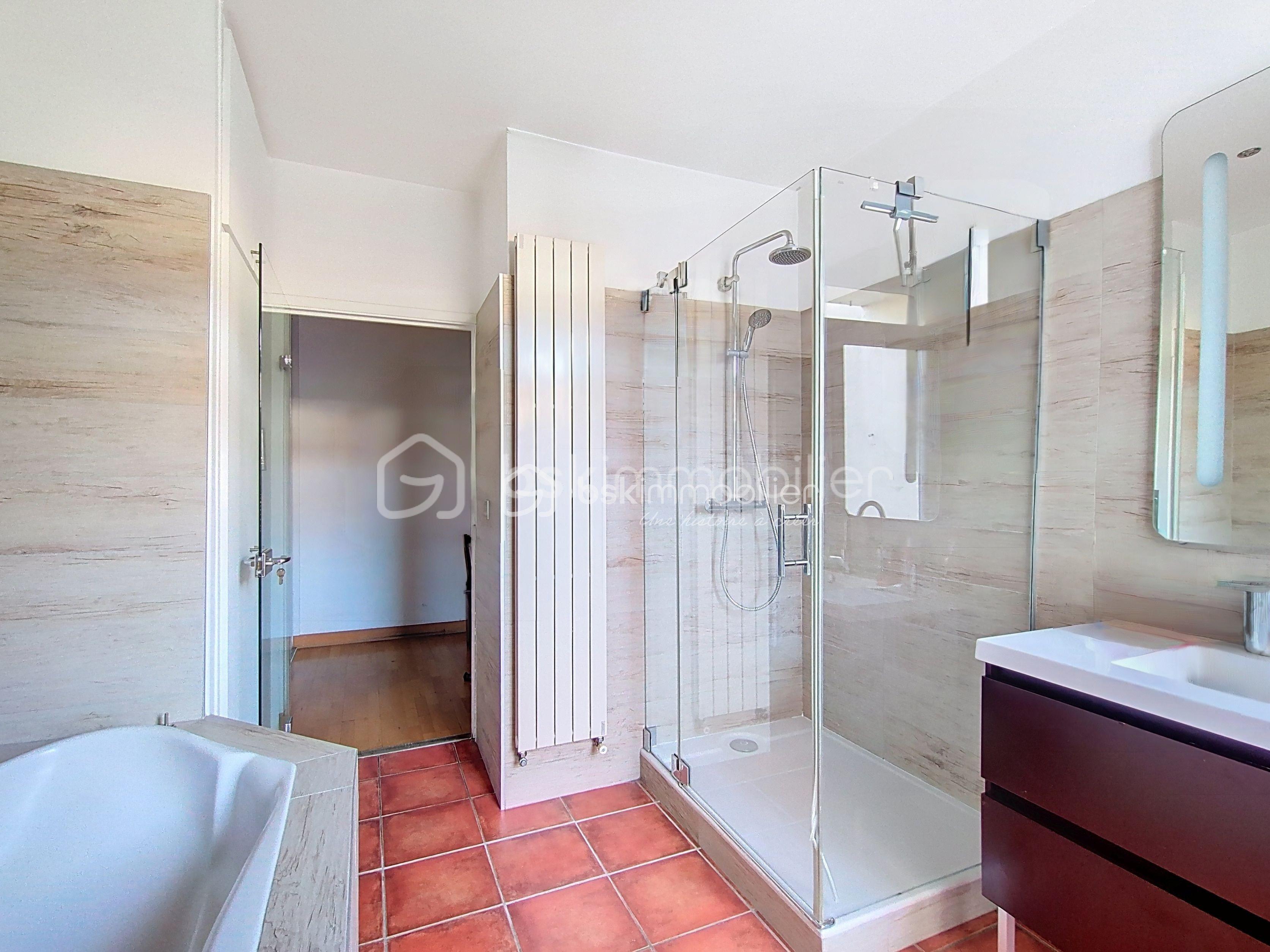 Maison de 223 m² - sdb parentale 2.jpeg