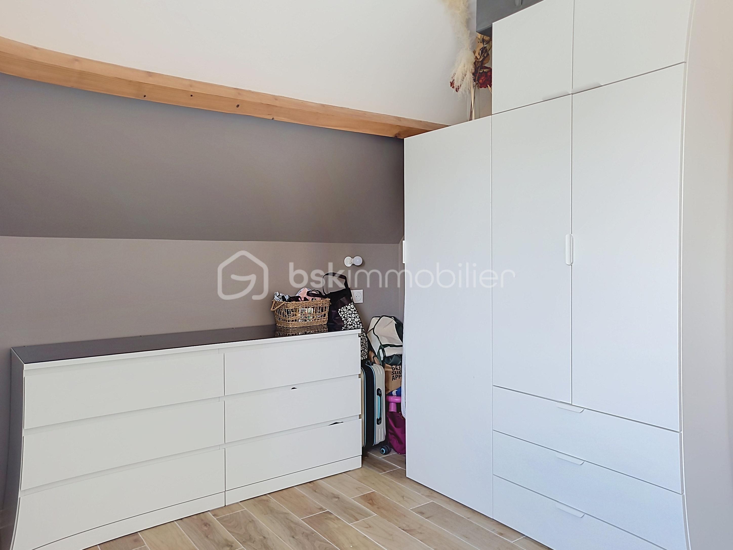 Chambre 2 étage.jpg