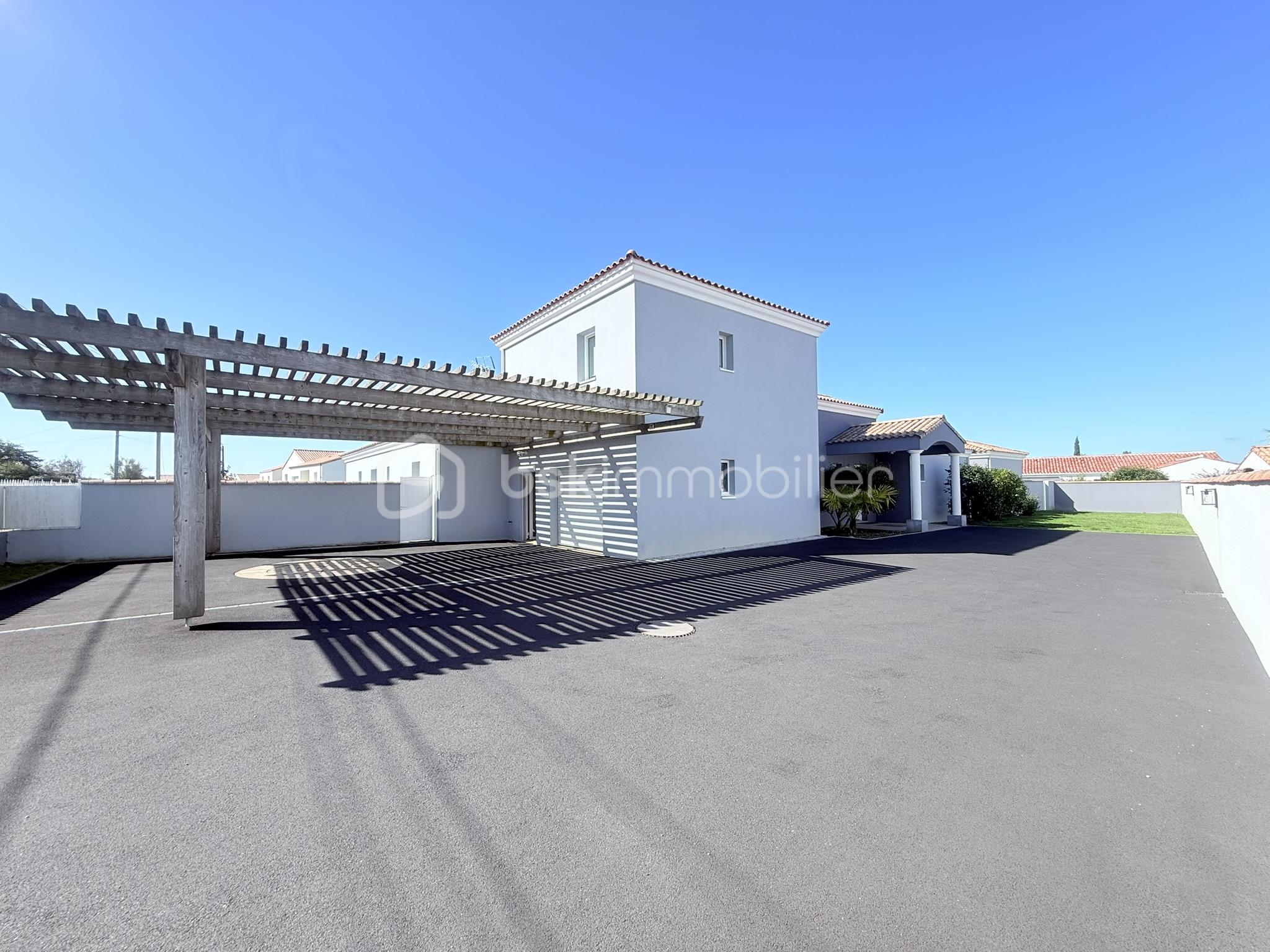 Villa de 230 m² - vue avant .JPEG