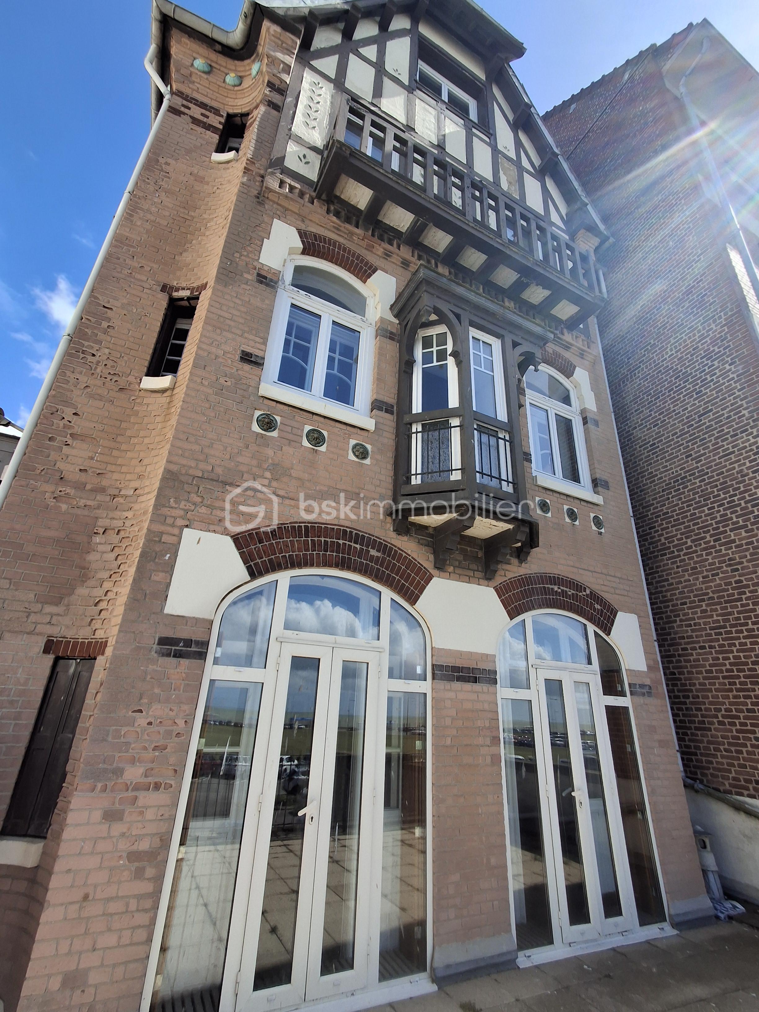 Façade zoom portrait.png