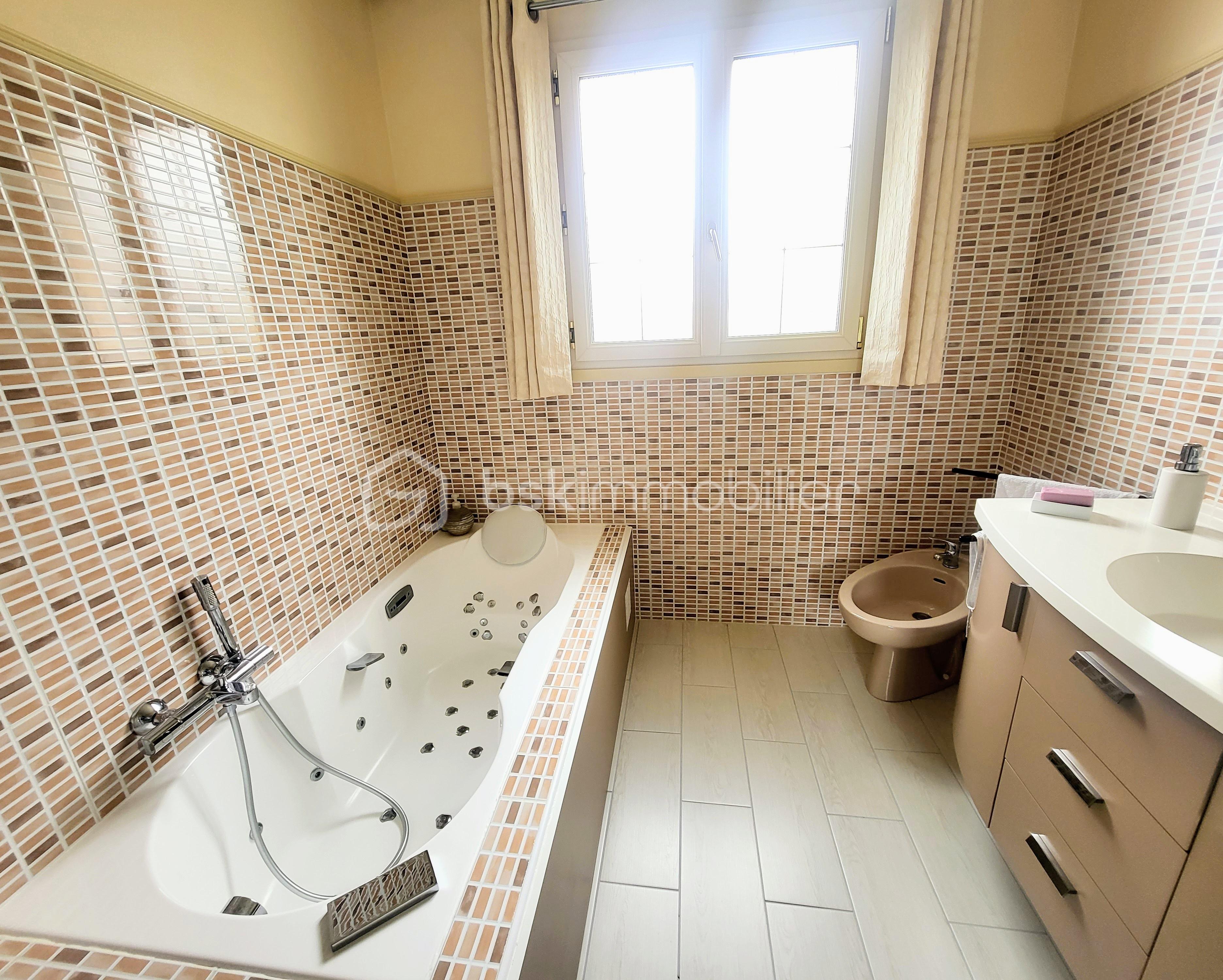 Maison de 136 m² - sdb1.jpg