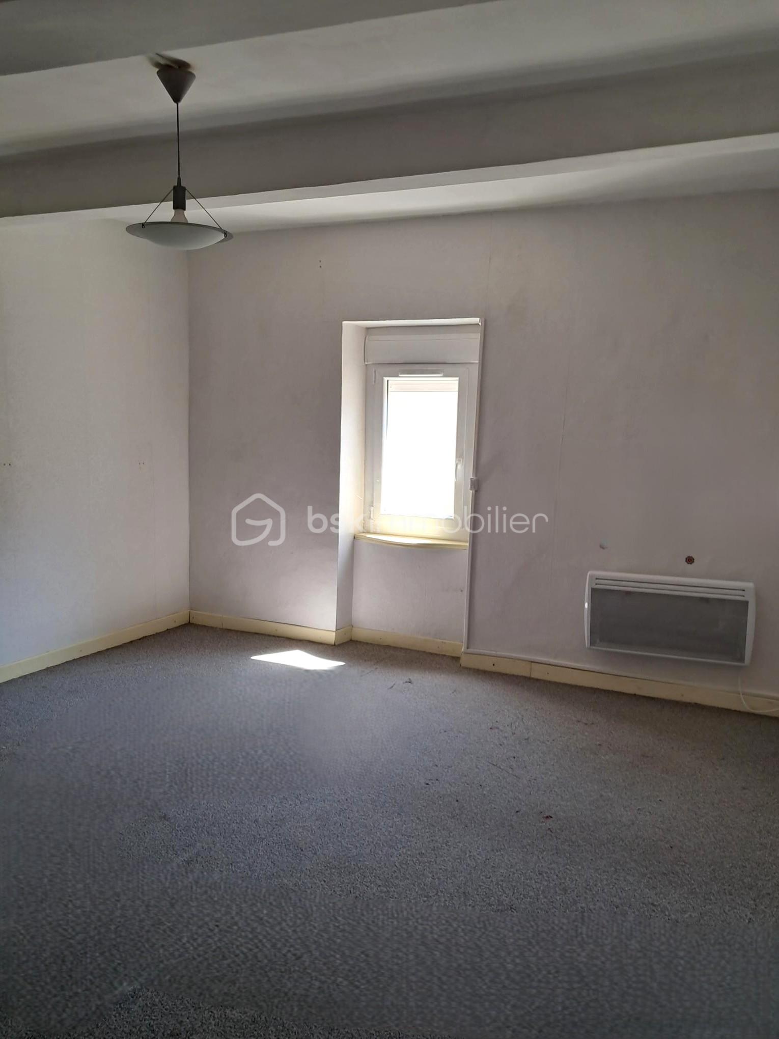 Maison ancienne de 180 m² - 8b-ch moquette.jpg