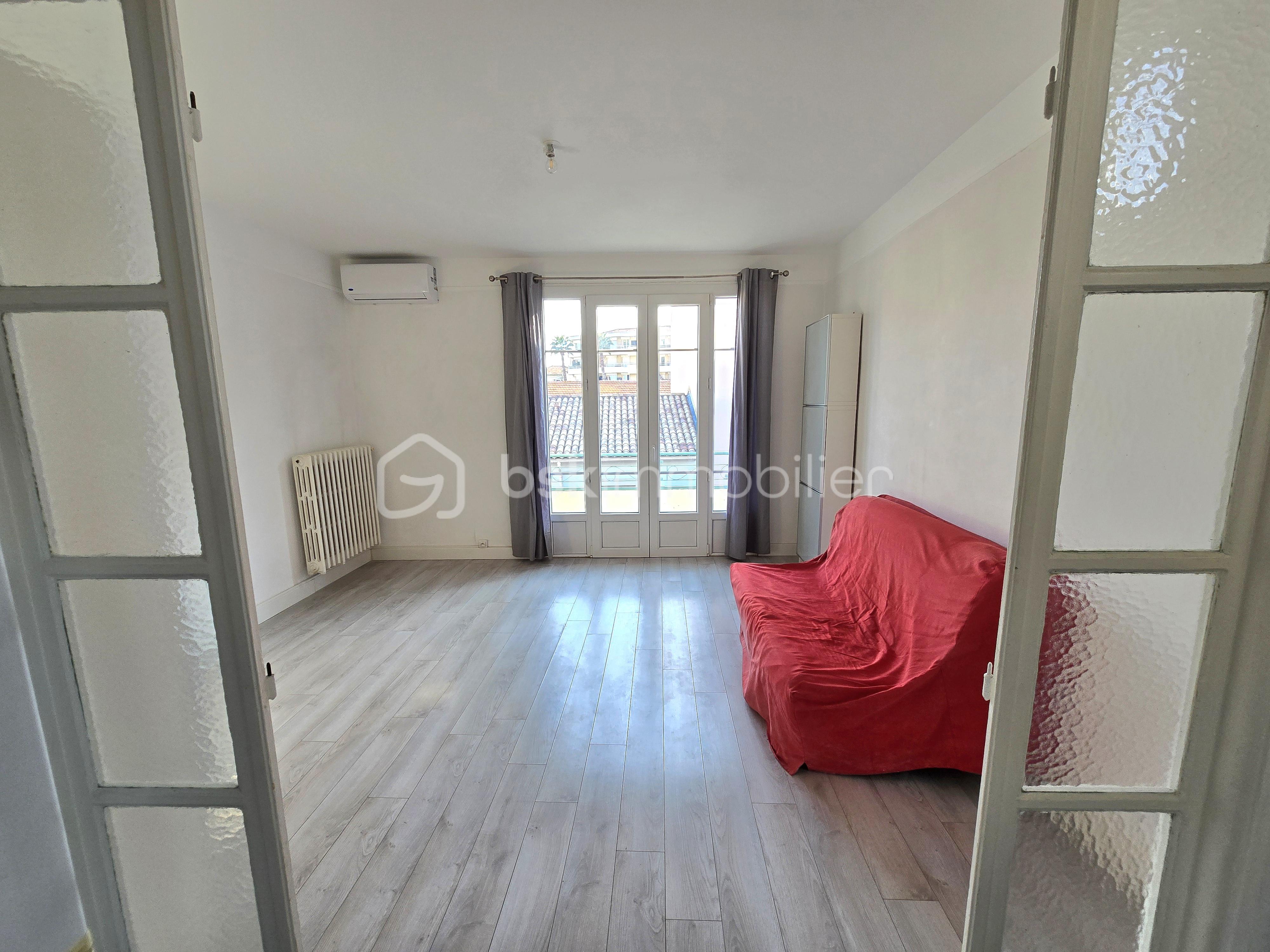 SALON AVEC TERRASSE.jpg