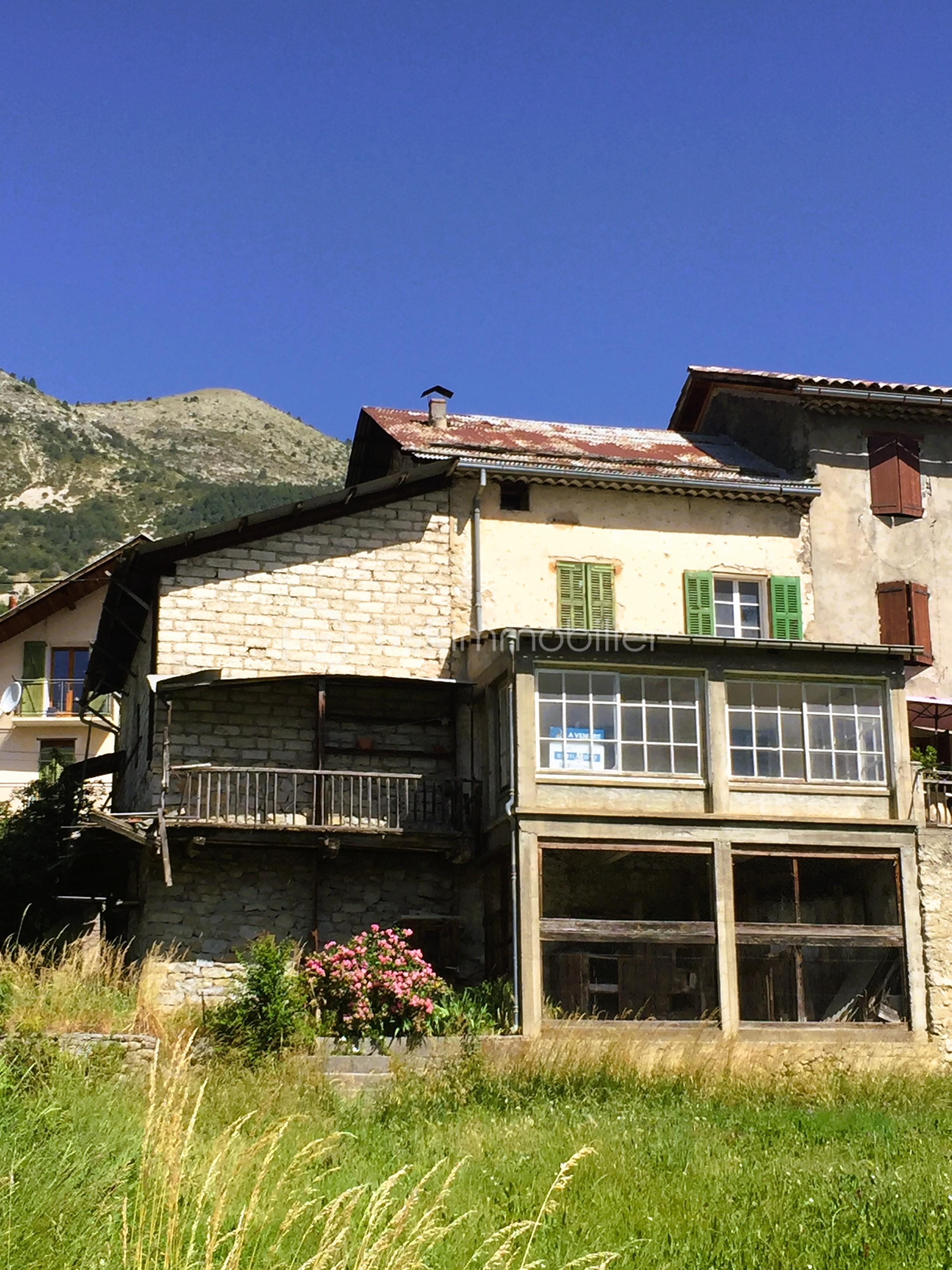 Maison 6 pièces 140 m² · à Thorame-Haute · 140 m² · 97 000 €