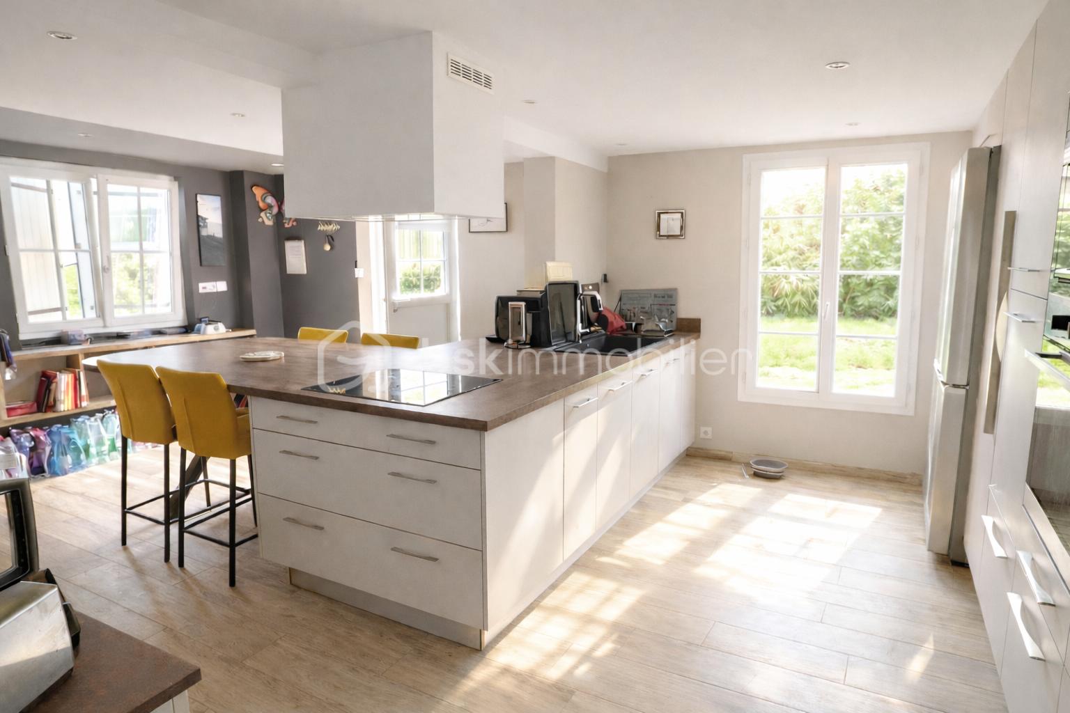Maison 7 pièces 194 m² · à Laruscade · 194 m² · 232 000 €