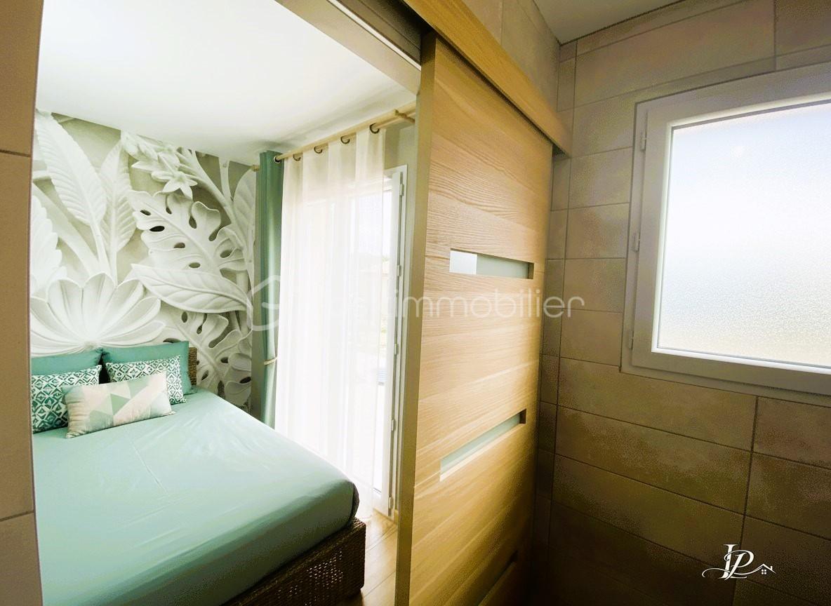SALLE D EAU AVEC PORTE EN GALANDAGE.jpg