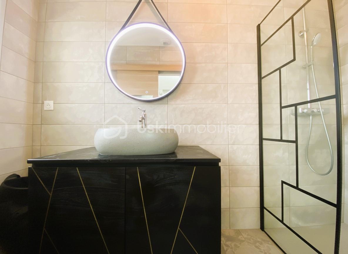 SALLE D EAU CHAMBRE PARENTALE.jpg