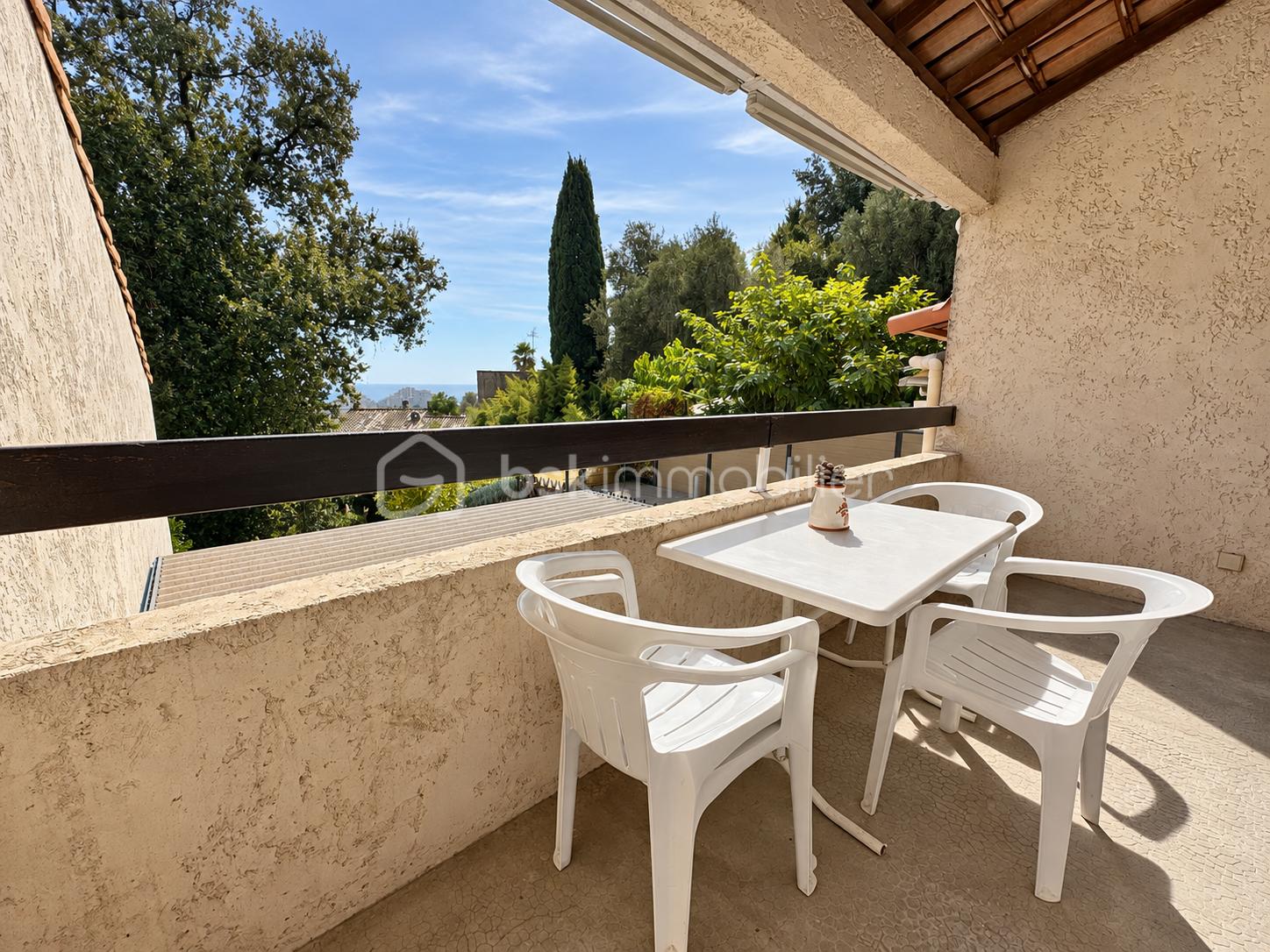 4_Terrasse_CE125667-E91D-4864-96C3-0DE98CC0CD40.PNG