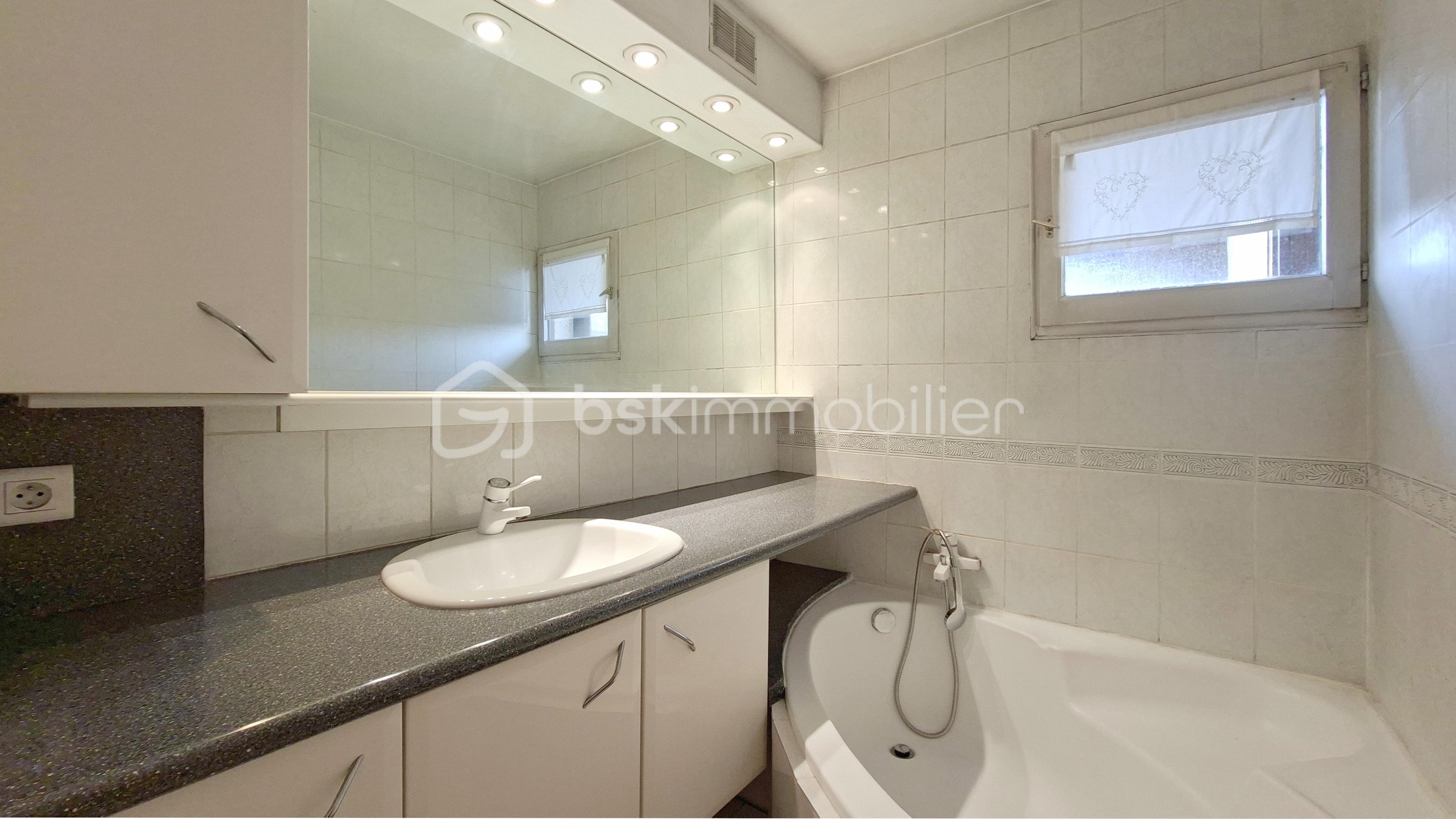 Appartement de 105,98 m² - SDB.jpg