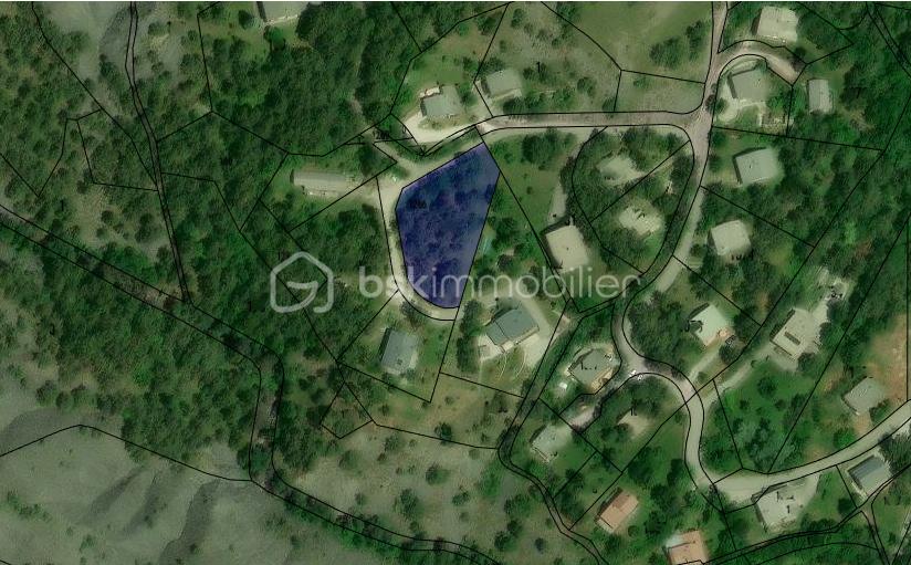 Terrain de 1 602 m²