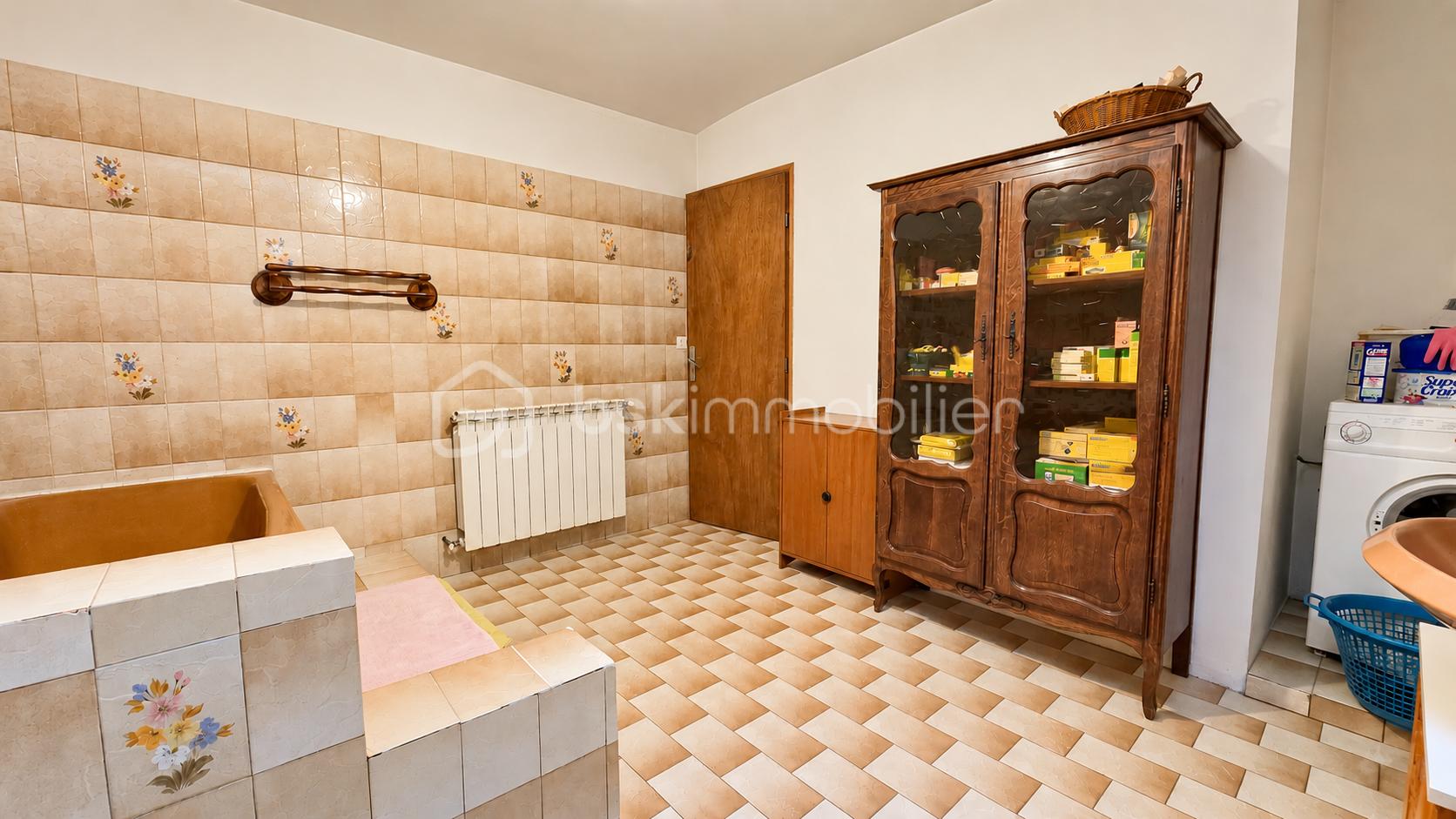 Buanderie rétro aux carreaux fleuris.png
