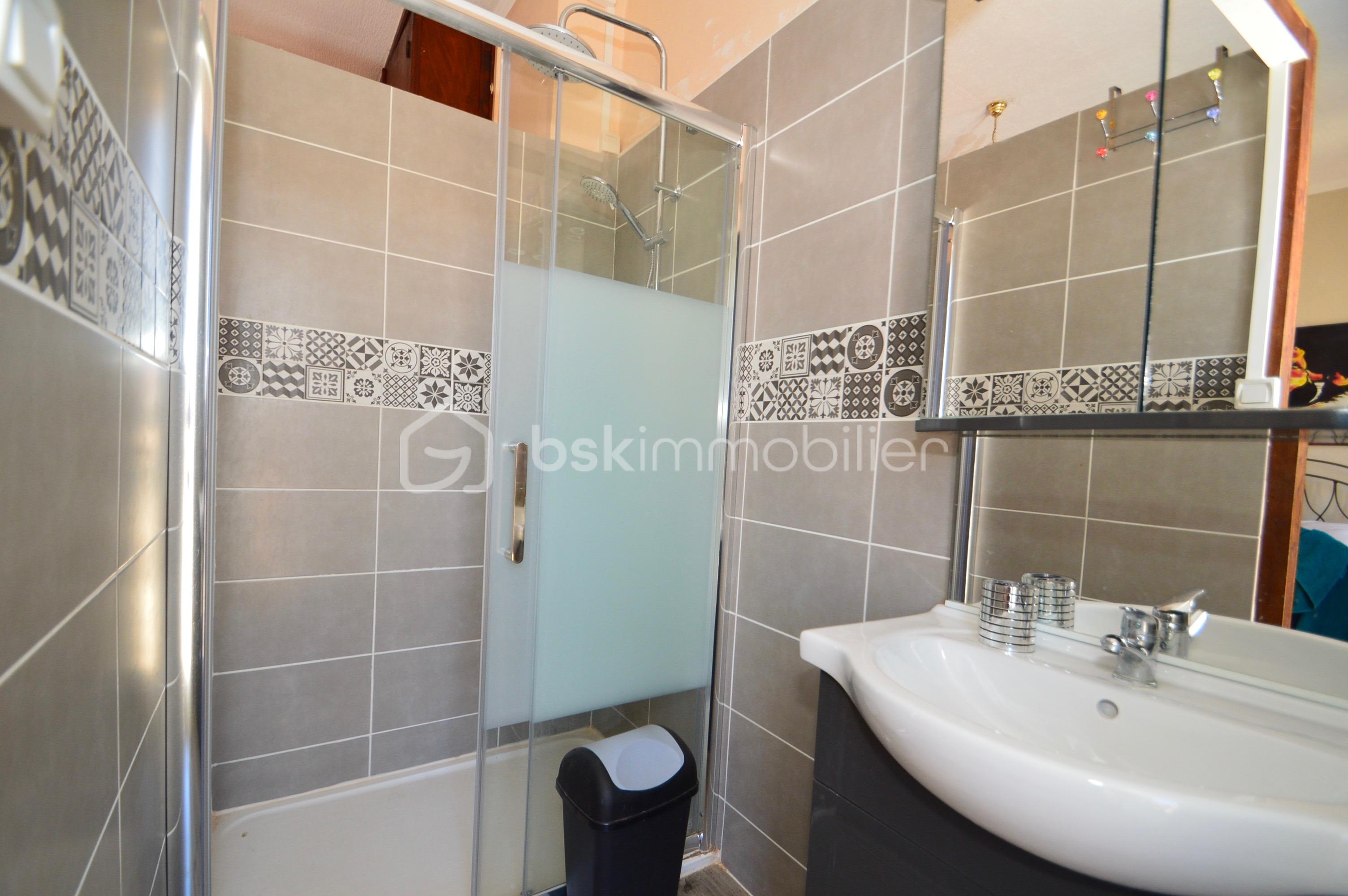 Maison de ville de 93 m² - salle d eau 1 - 1.jpg