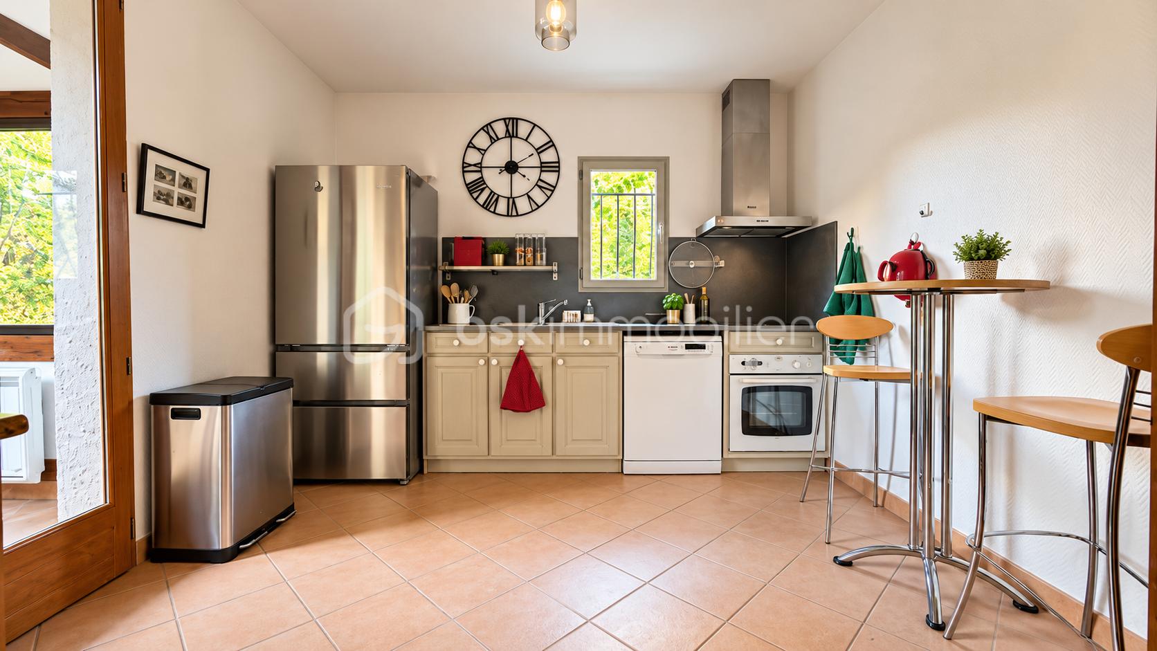 Cuisine moderne chaleureuse et lumineuse-1.png