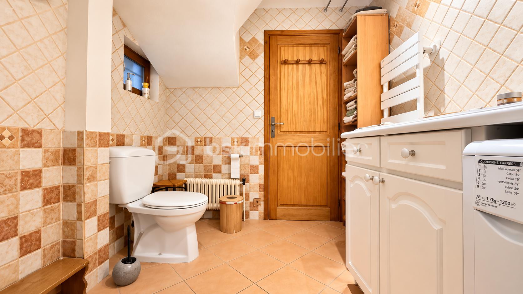Salle de bain buanderie chaleureuse.png