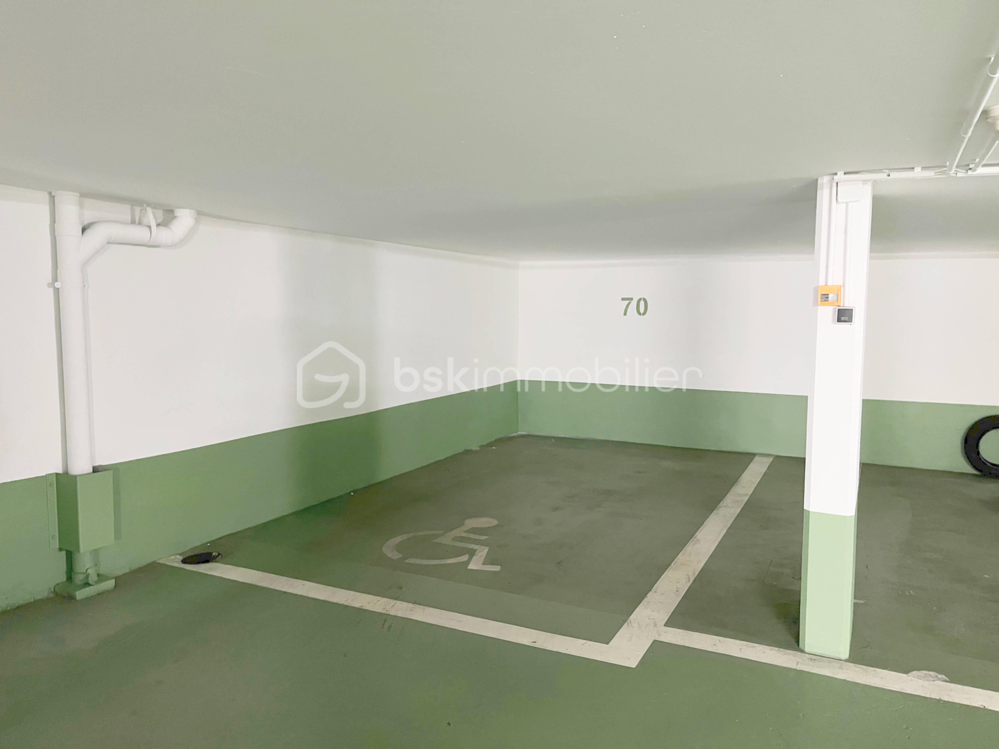 Parking de 14,50 m² - Place.jpg