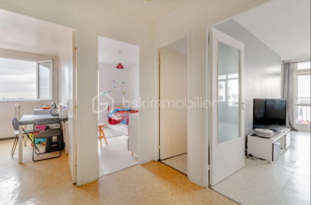 Appartement de 76,92 m² - entre pricipale.JPG