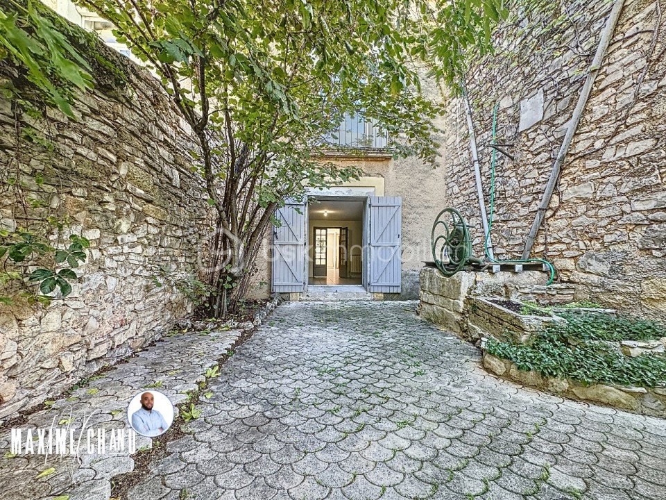 Immeuble mixte de 330 m² - gudesteguizard_1698752079_1698752980_53041_13efd4d