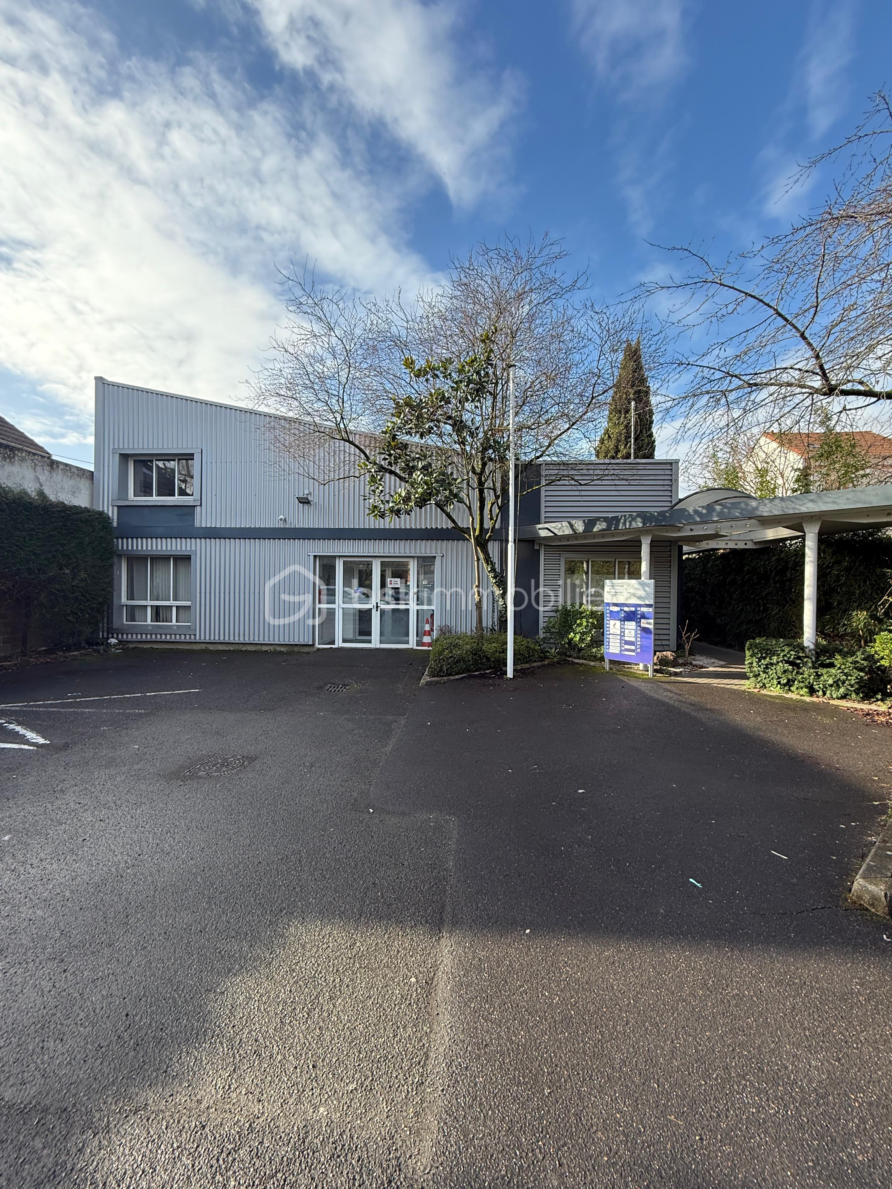 Bureau de 72,20 m² - IMG-20260105-WA0016.jpg