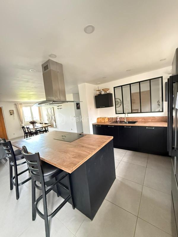 Maison traditionnelle de 189 m² - IMG-20251022-WA0016.jpg