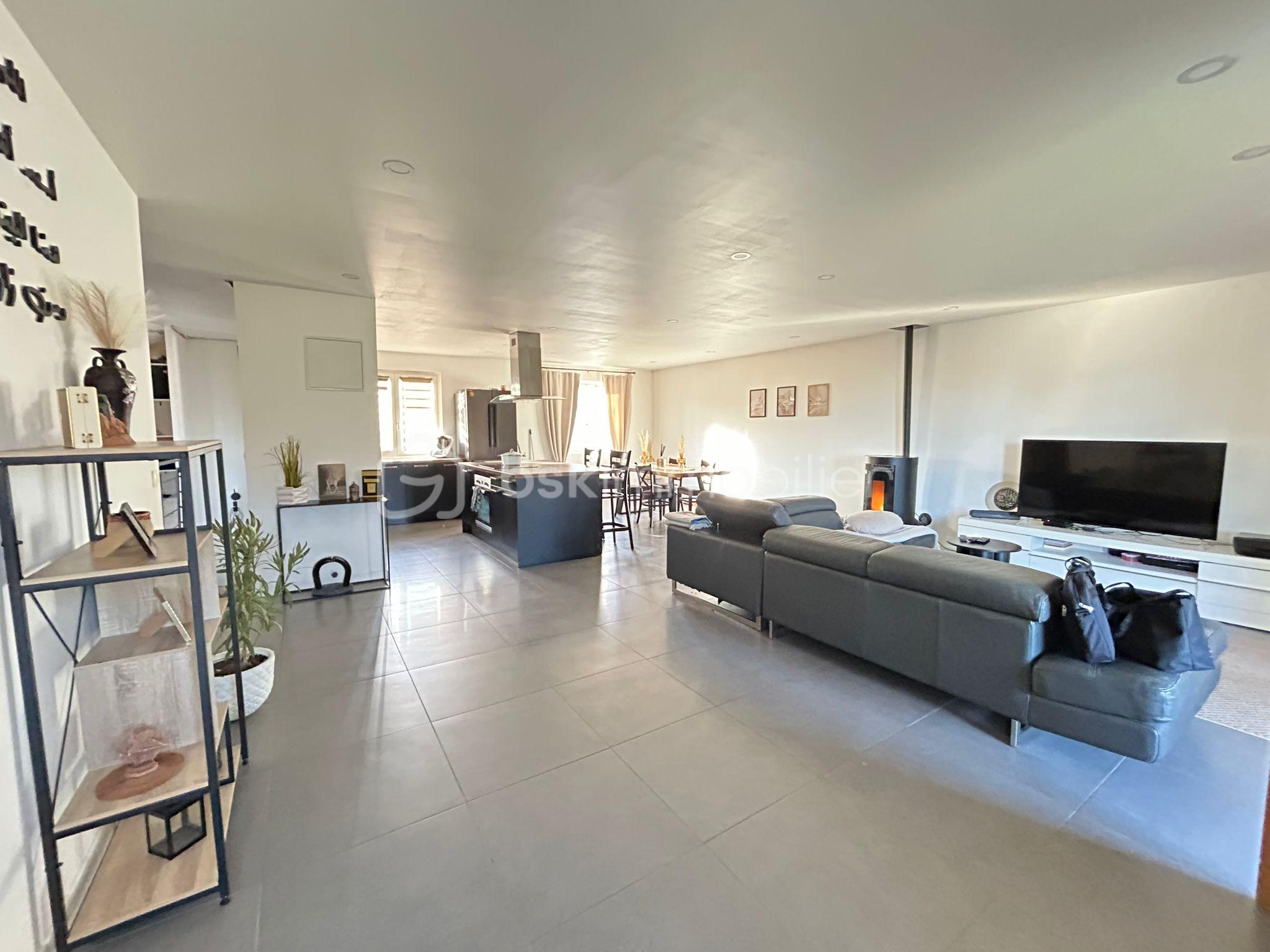 Maison traditionnelle de 173 m² - IMG-20251129-WA0003.jpg