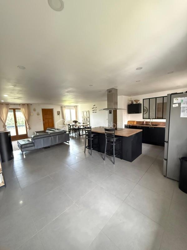 Maison traditionnelle de 189 m² - IMG-20251022-WA0015.jpg