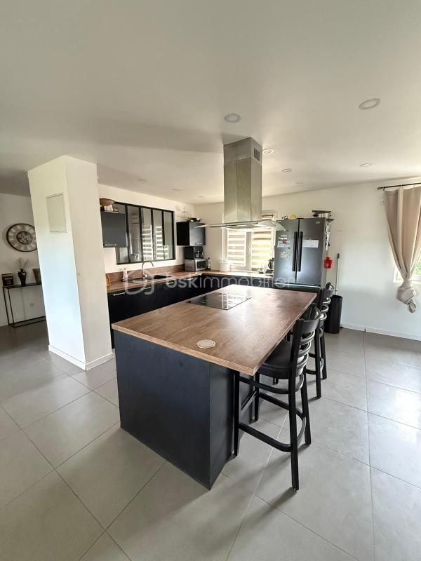 Maison traditionnelle de 189 m² - IMG-20251022-WA0014.jpg