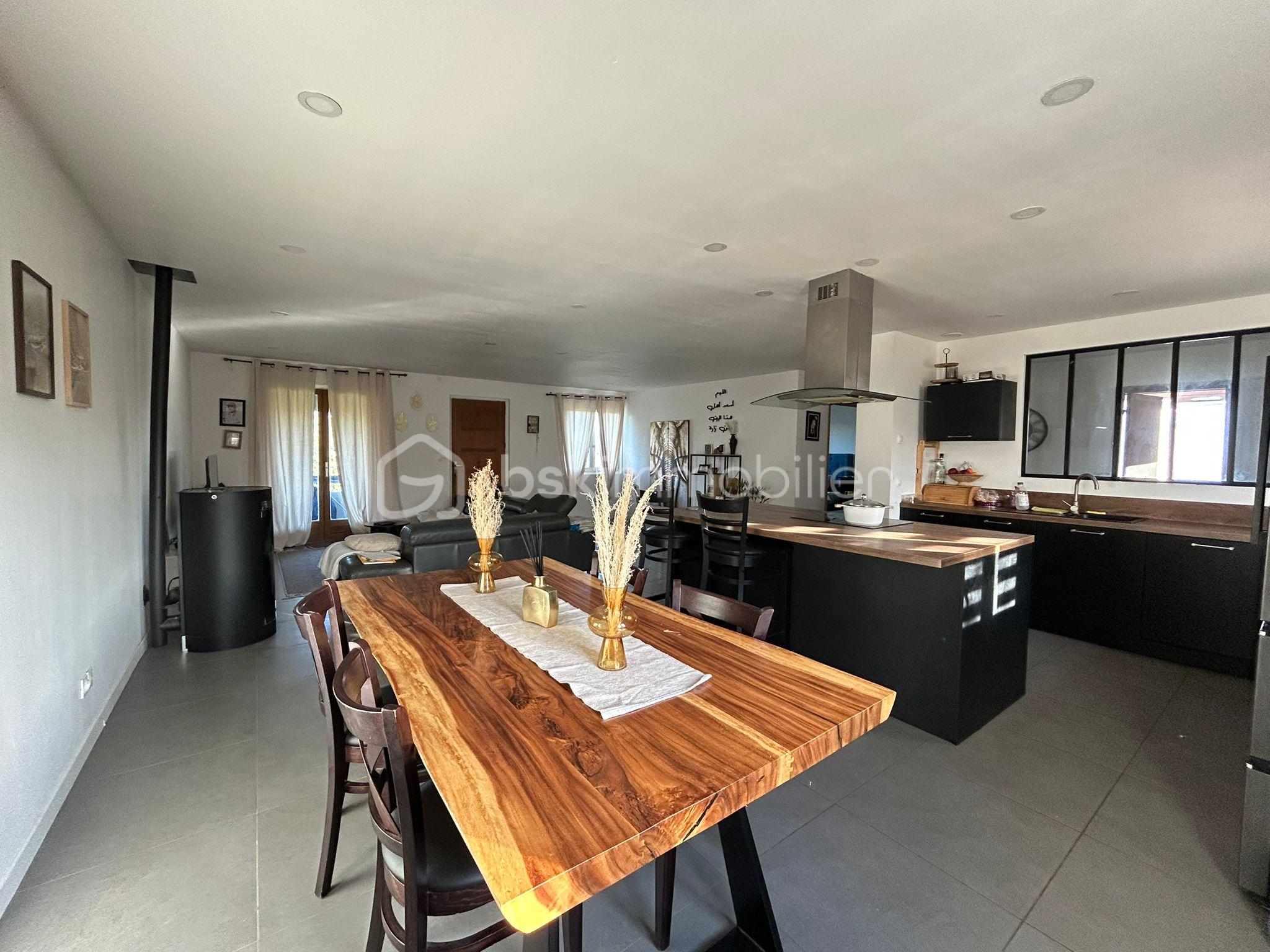 Maison traditionnelle de 173 m² - IMG-20251129-WA0006.jpg