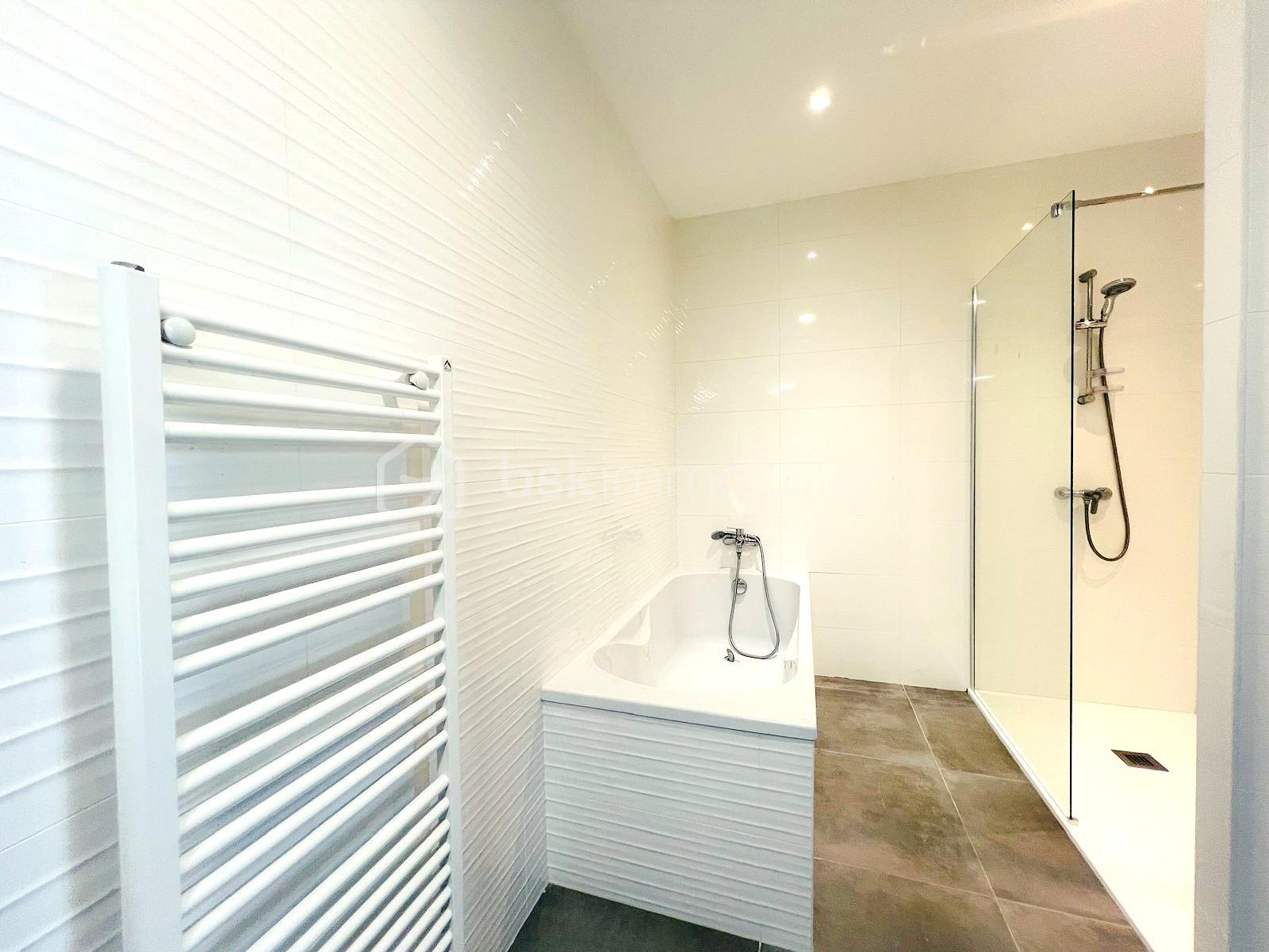 Appartement de 97,90 m² - SDB.jpg
