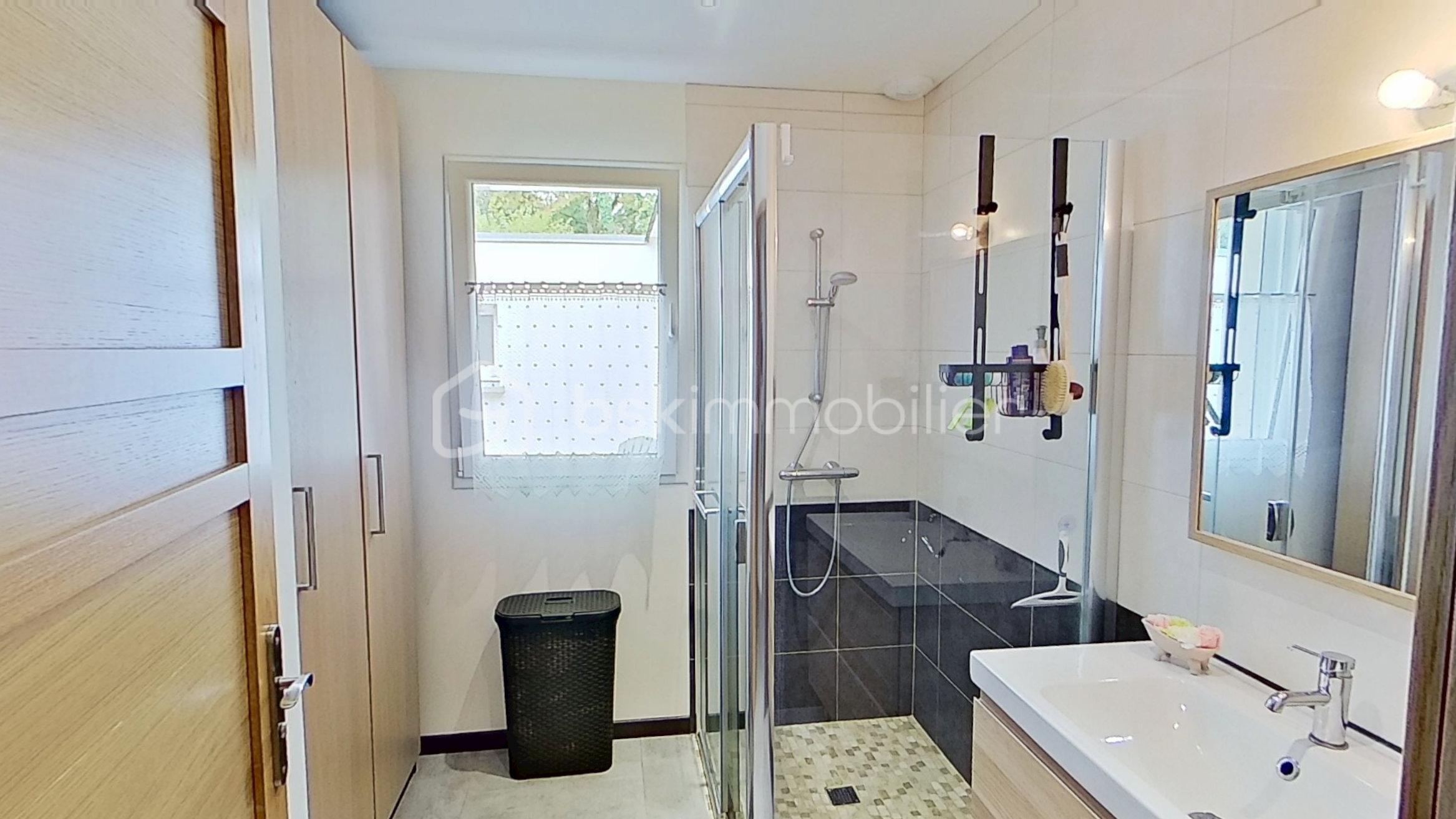 Maison d architecte de 151,22 m² - Maison-darchitecte-183-m-BBC-RT-2012-10242025_153221.jpg