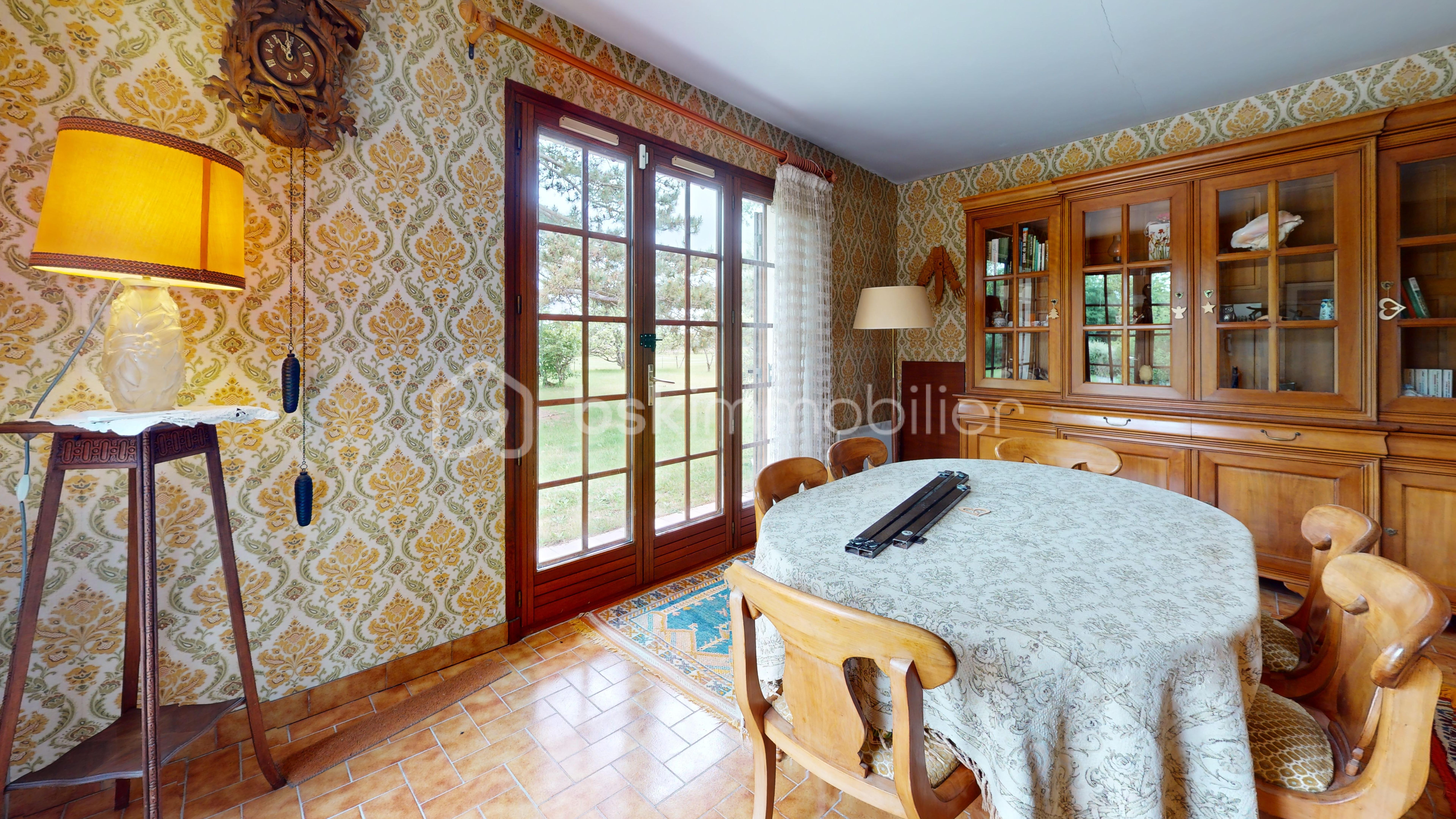 MAISON-DE-CAMPAGNE-SANS-VOISIN-Dining-Room.jpg