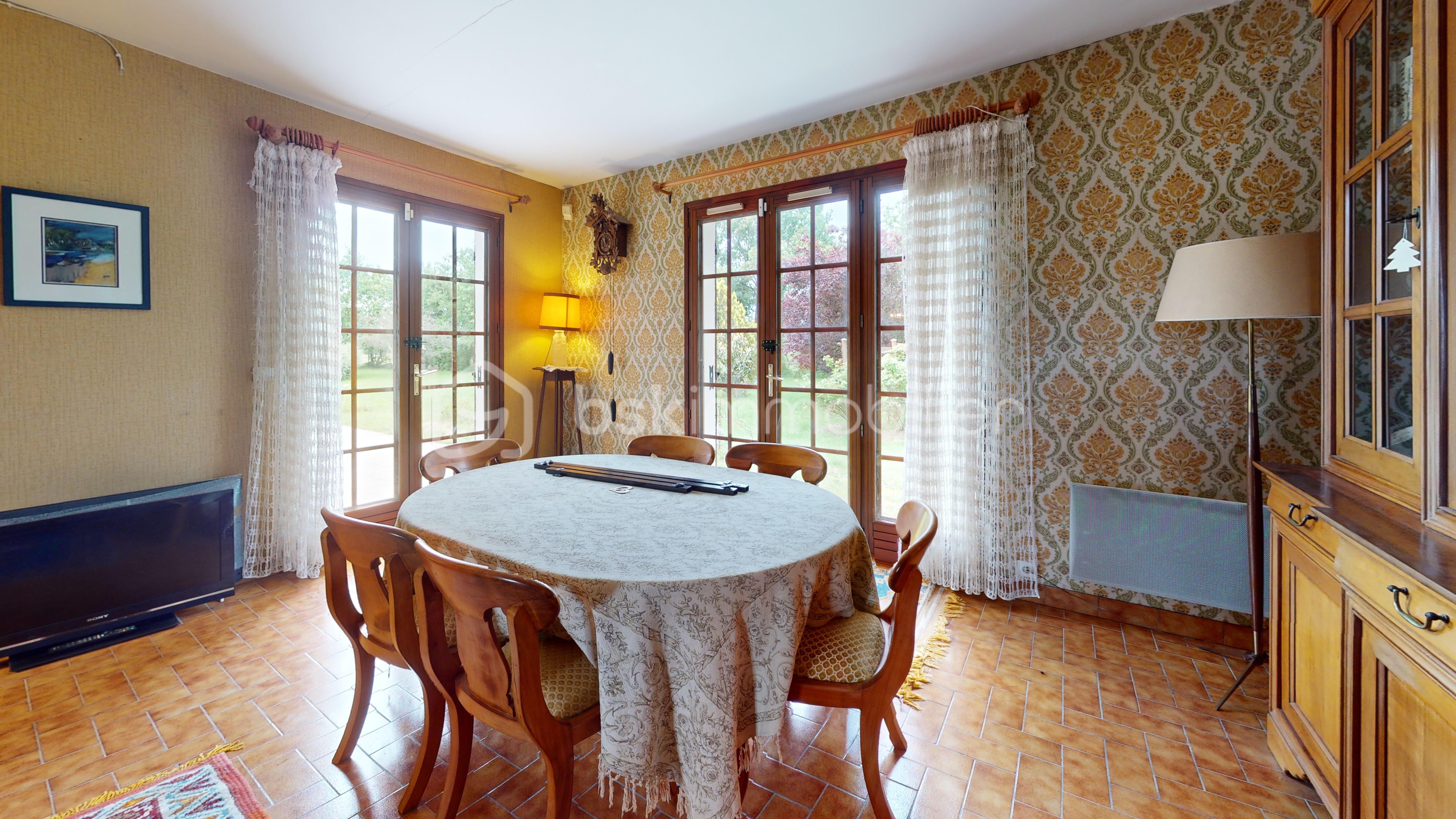 MAISON-DE-CAMPAGNE-SANS-VOISIN-Dining-Room 1.jpg