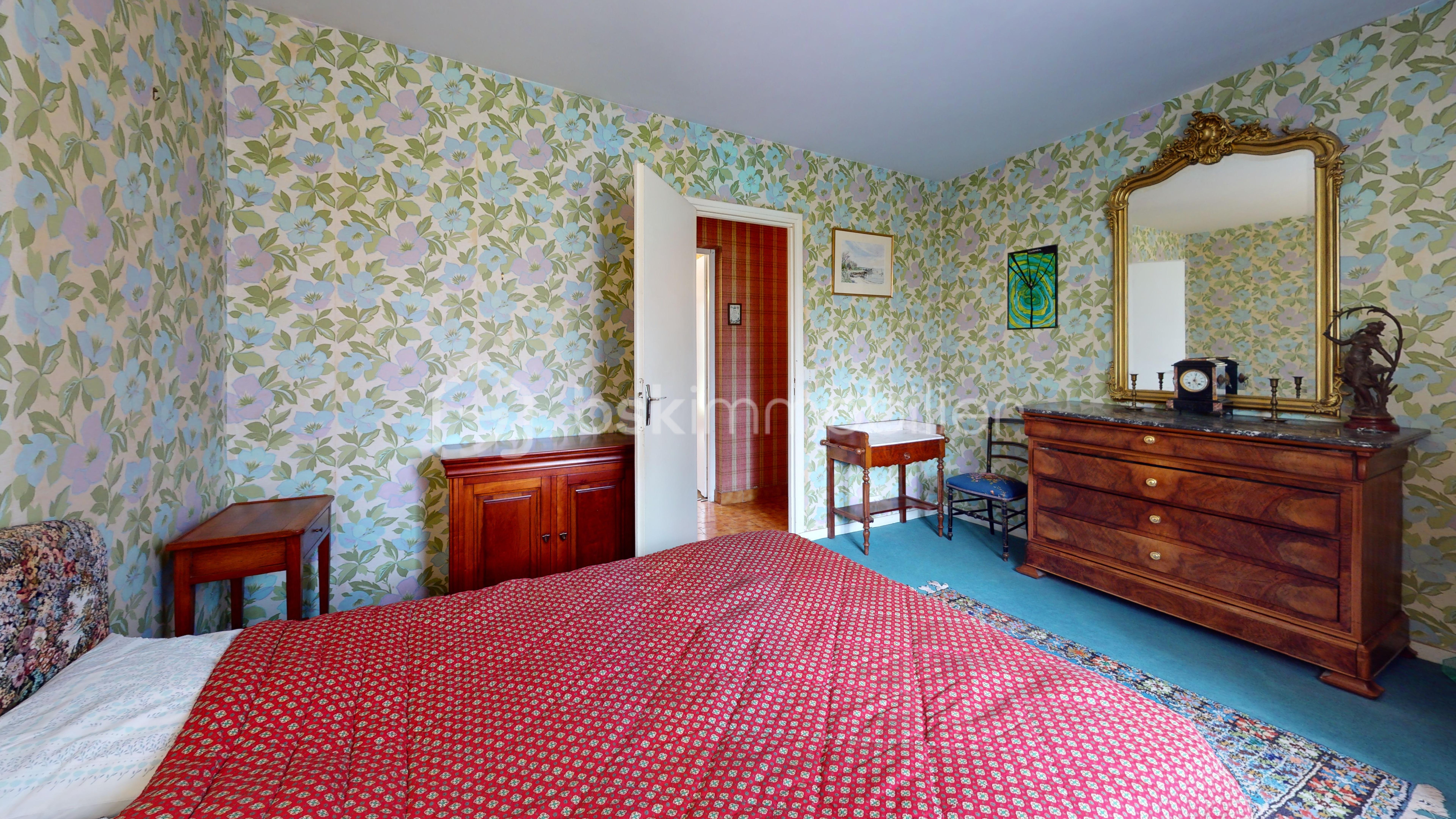 MAISON-DE-CAMPAGNE-SANS-VOISIN-Bedroom 1.jpg