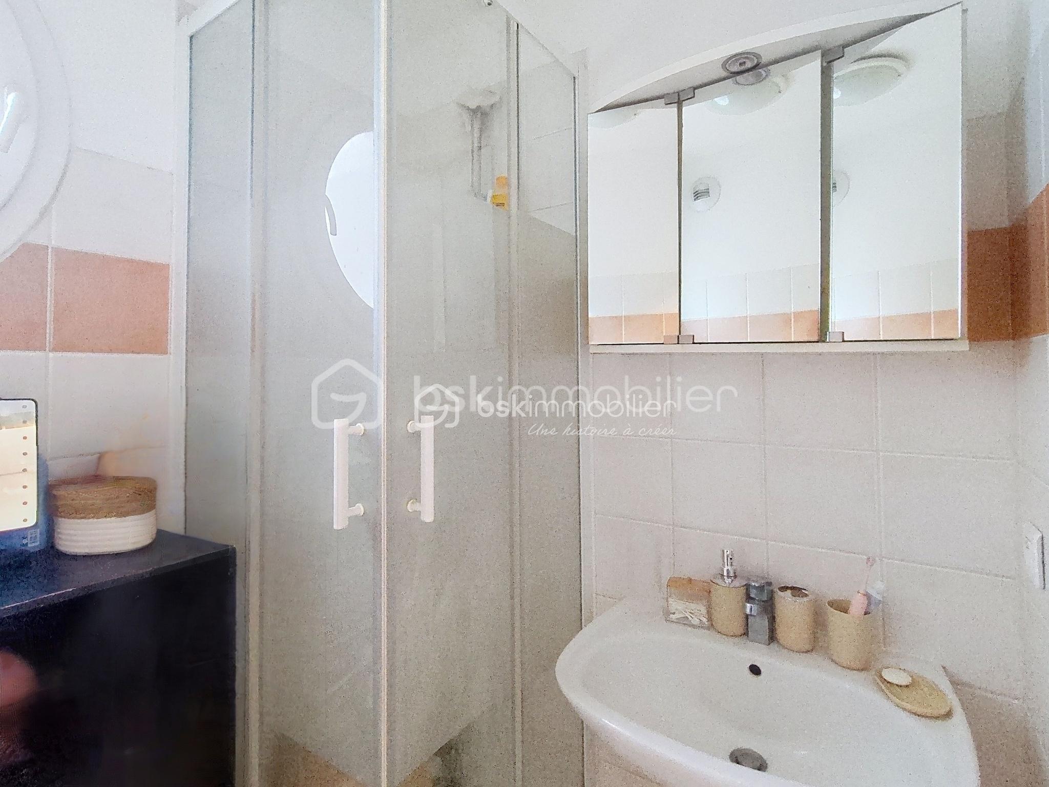 Appartement de 20 m² - salle d eau.jpg