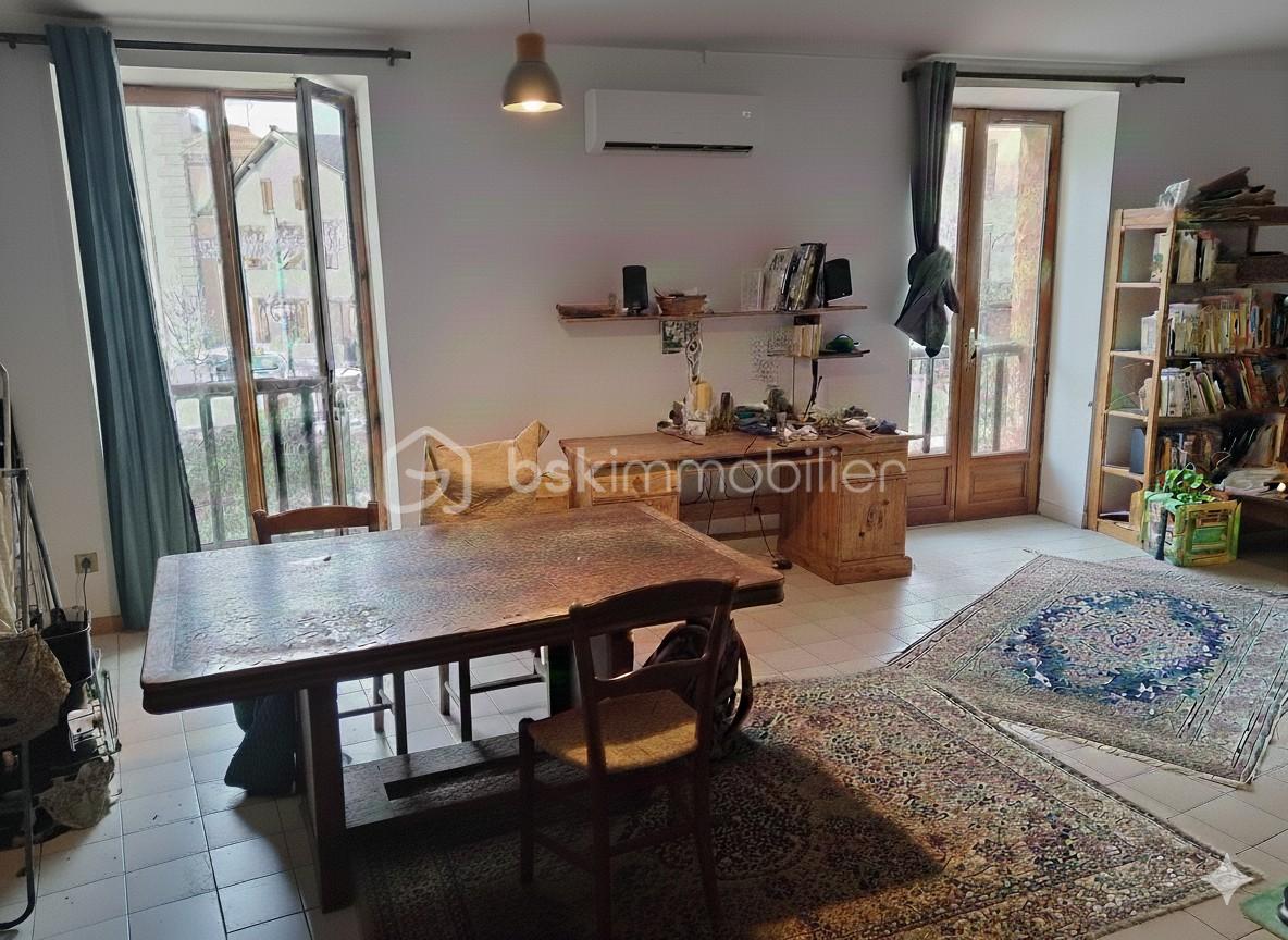 Immeuble mixte de 102 m² - thumbnail_1765783287911.jpg