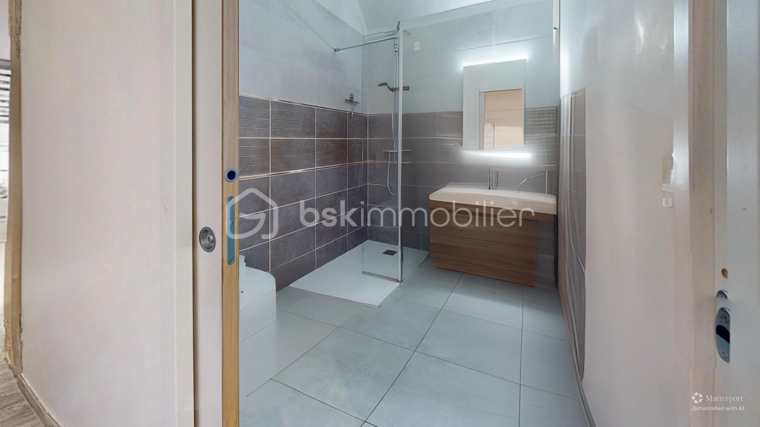 Maison de 81 m² - 4-Rue-des-Gaudines-Bathroom-Defurnished.jpg
