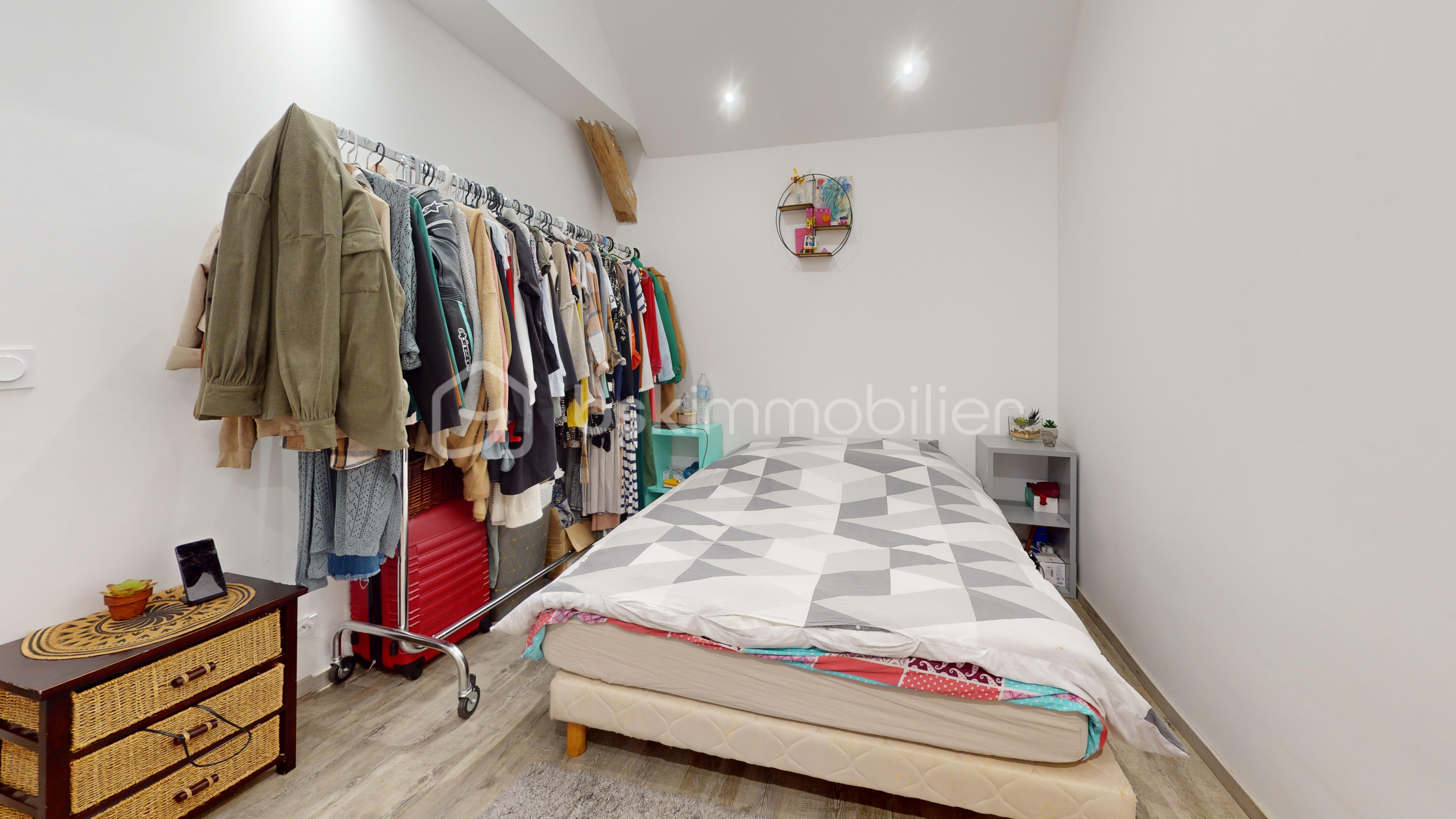 Maison de 81 m² - 4-Rue-des-Gaudines-Bedroom 1.jpg